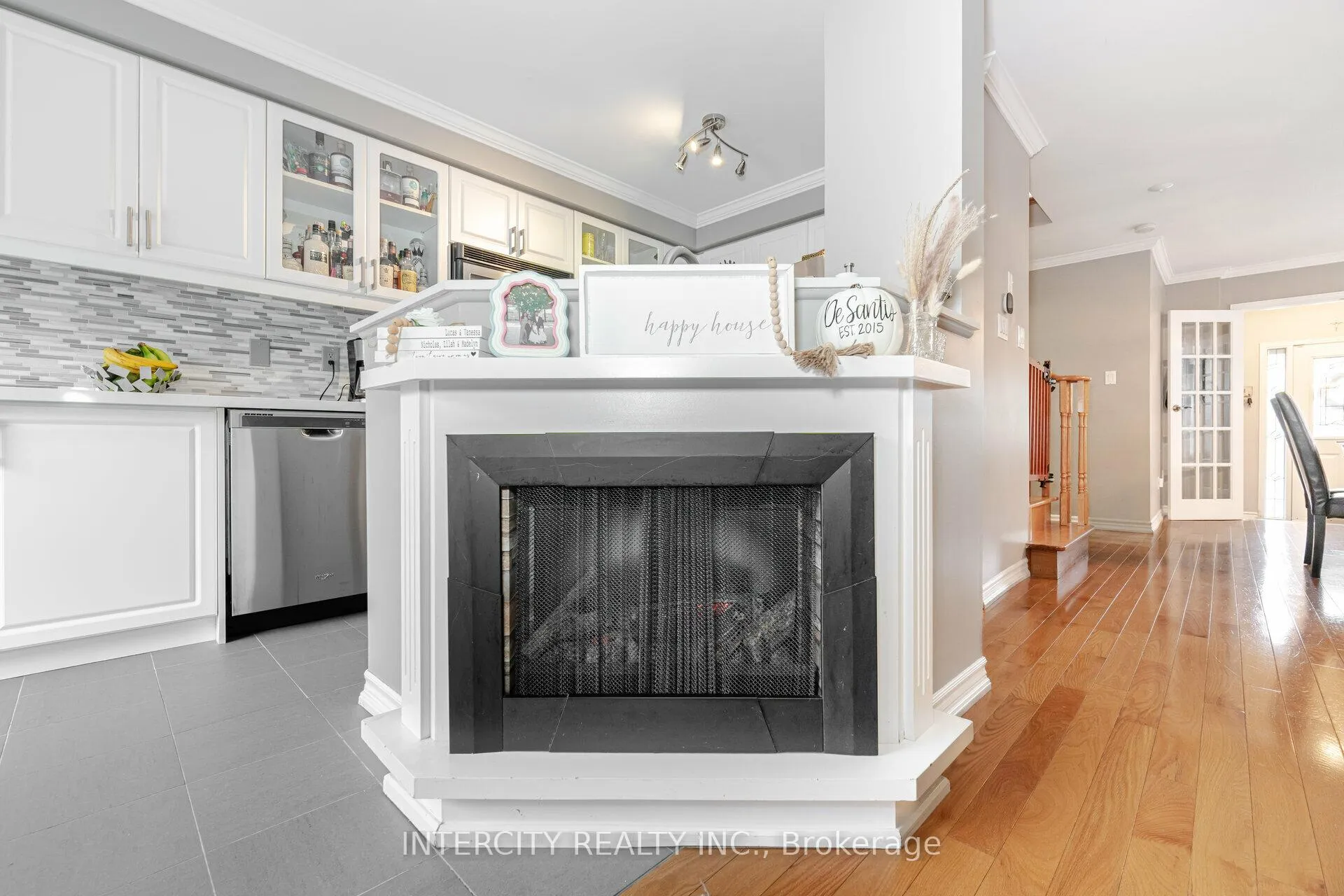 Photo 16 of 71 Echo Ridge Crescent, Vaughan, Sonoma Heights — HOMEH