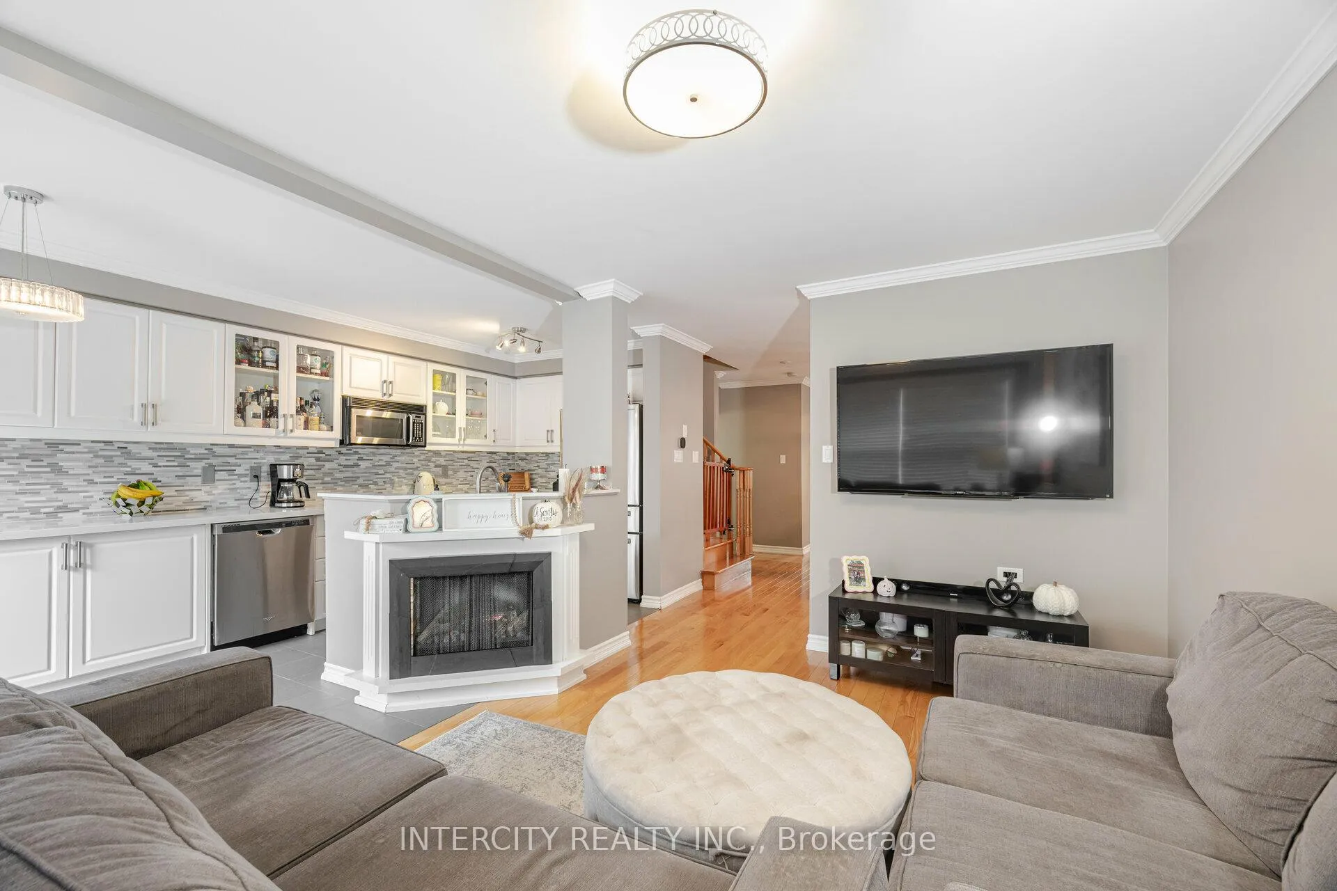 Photo 17 of 71 Echo Ridge Crescent, Vaughan, Sonoma Heights — HOMEH