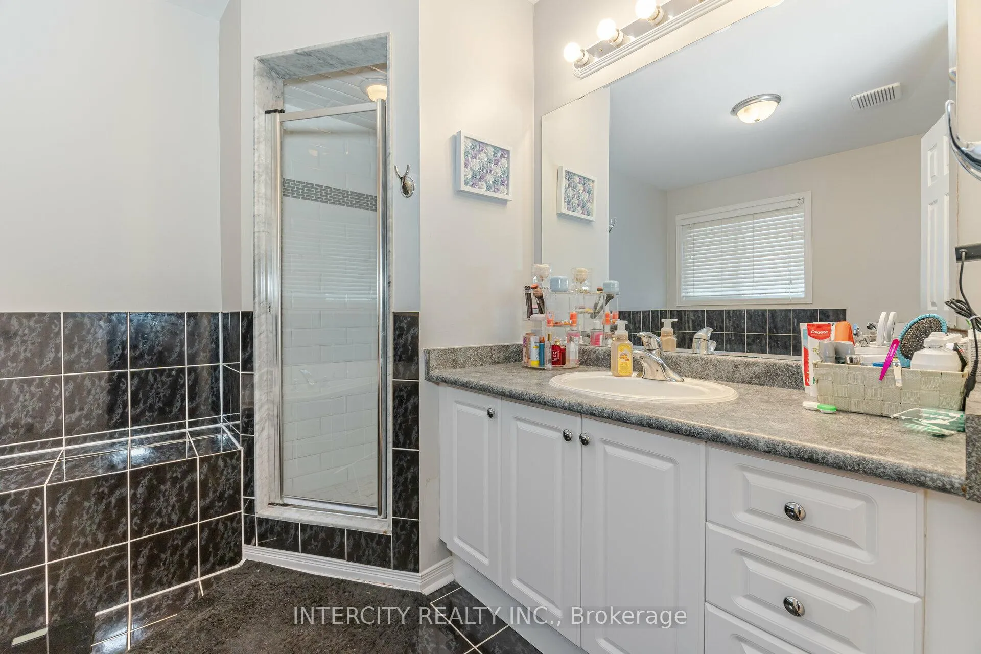 Photo 24 of 71 Echo Ridge Crescent, Vaughan, Sonoma Heights — HOMEH