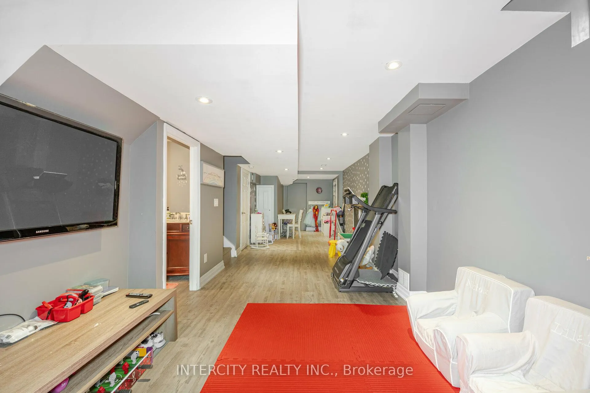 Photo 32 of 71 Echo Ridge Crescent, Vaughan, Sonoma Heights — HOMEH