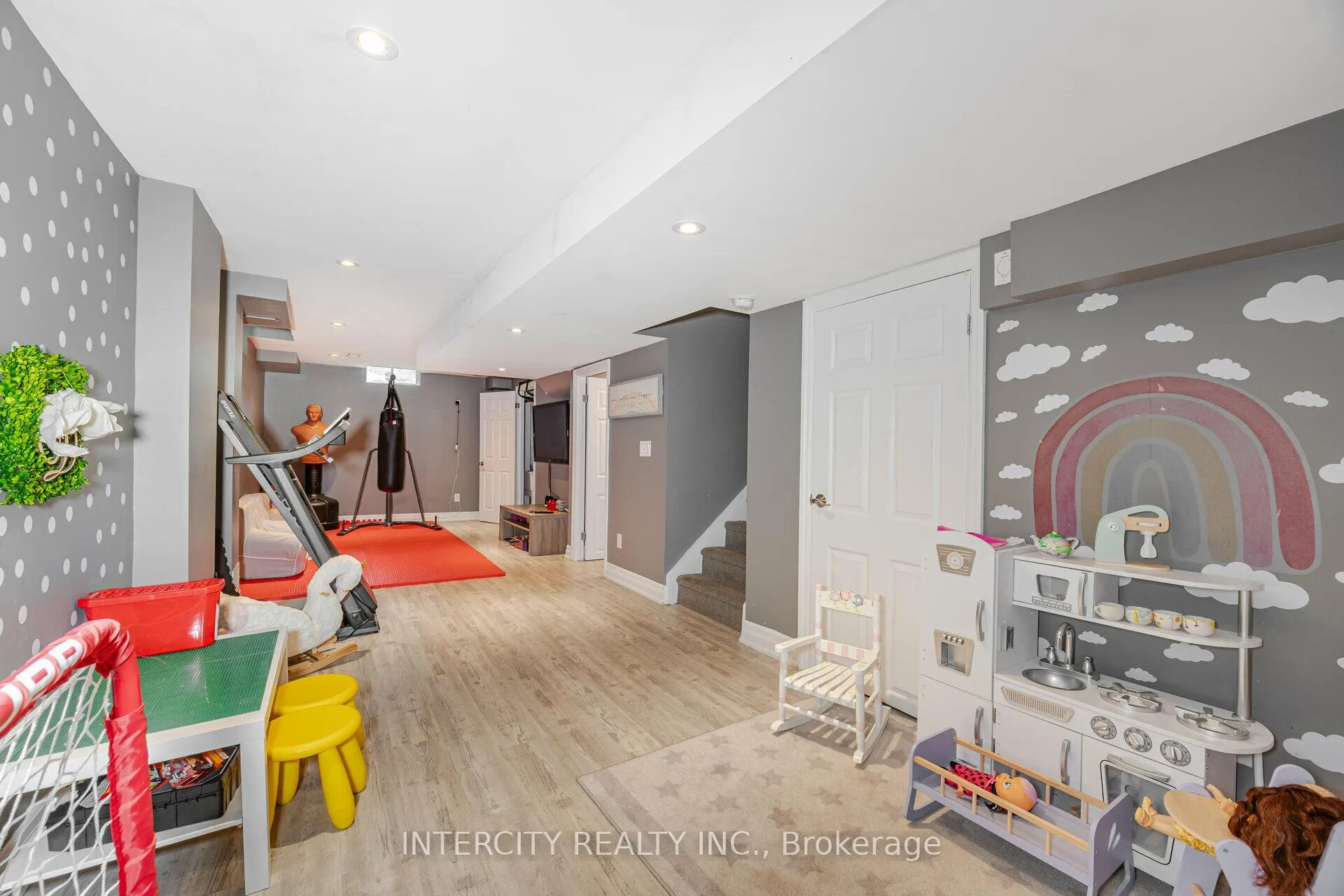 Photo 33 of 71 Echo Ridge Crescent, Vaughan, Sonoma Heights — HOMEH