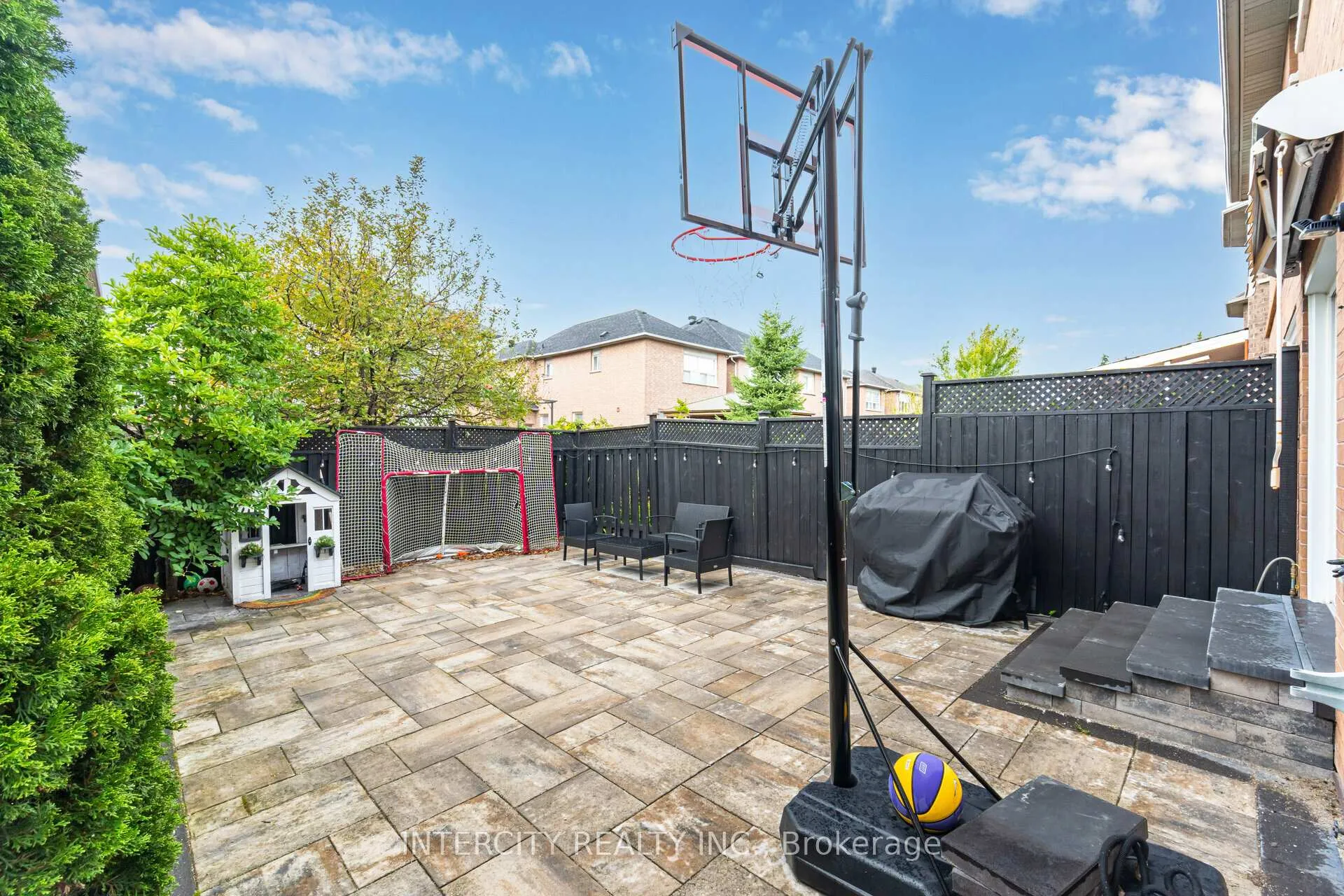 Photo 37 of 71 Echo Ridge Crescent, Vaughan, Sonoma Heights — HOMEH