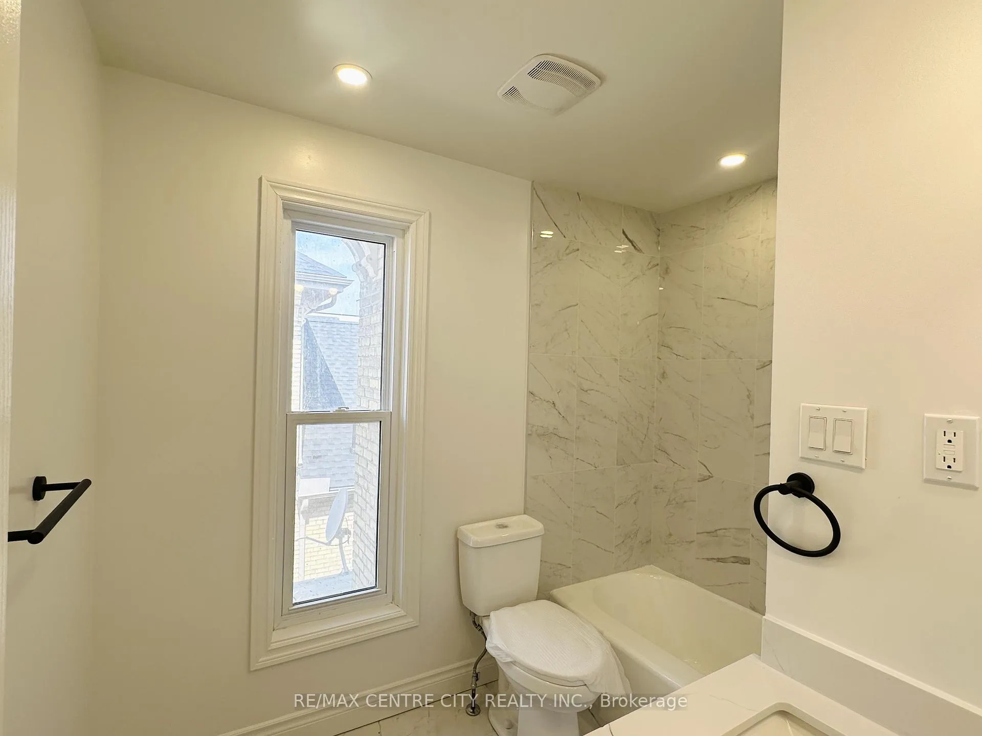 Photo 9 of Unit Unit 3, 81 Curtis Street, St. Thomas — HOMEH