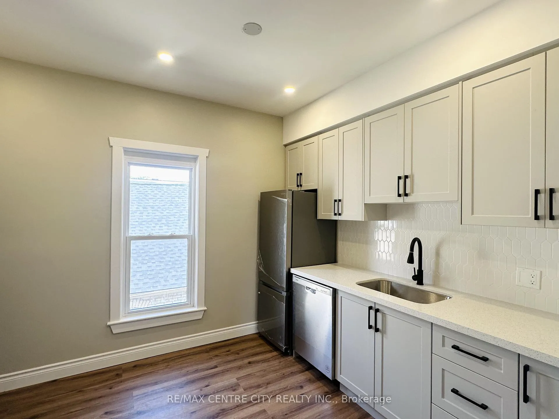 Photo 12 of Unit Unit 3, 81 Curtis Street, St. Thomas — HOMEH