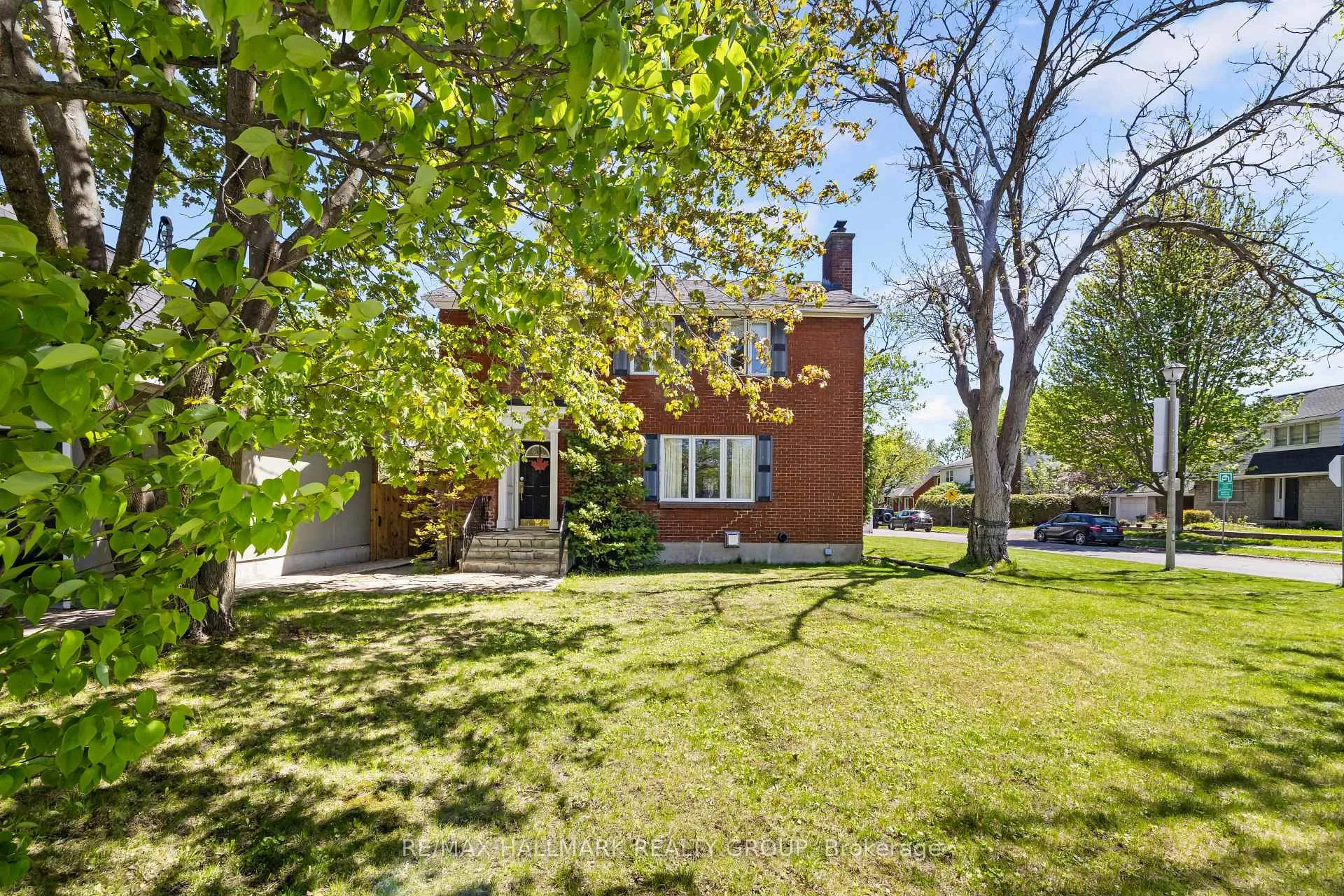 Photo 2 of 824 Byron Avenue, Ottawa, McKellar/Highland — HOMEH
