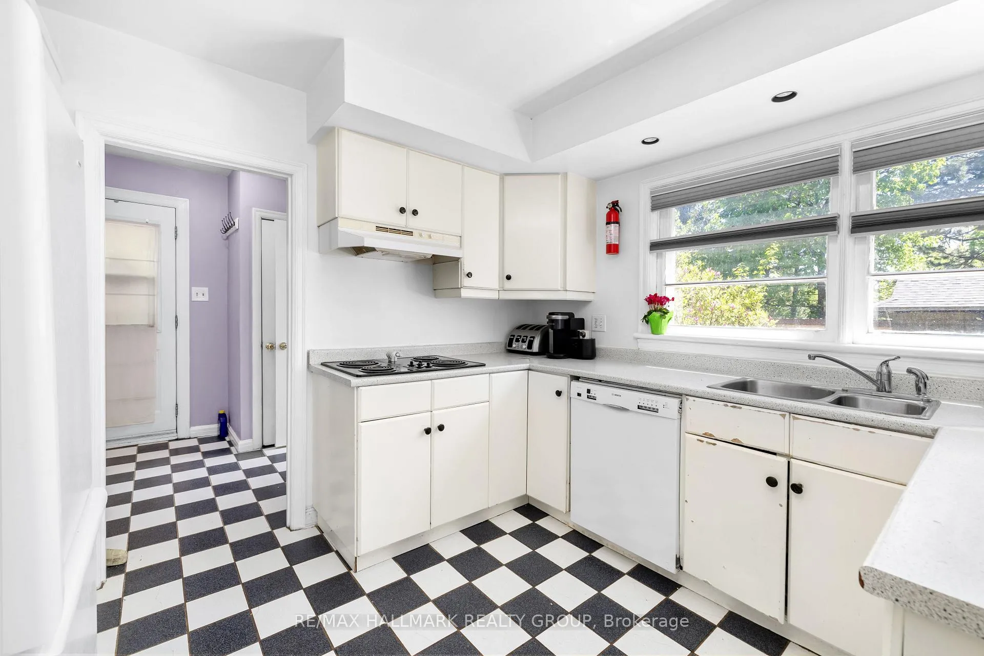Photo 16 of 824 Byron Avenue, Ottawa, McKellar/Highland — HOMEH