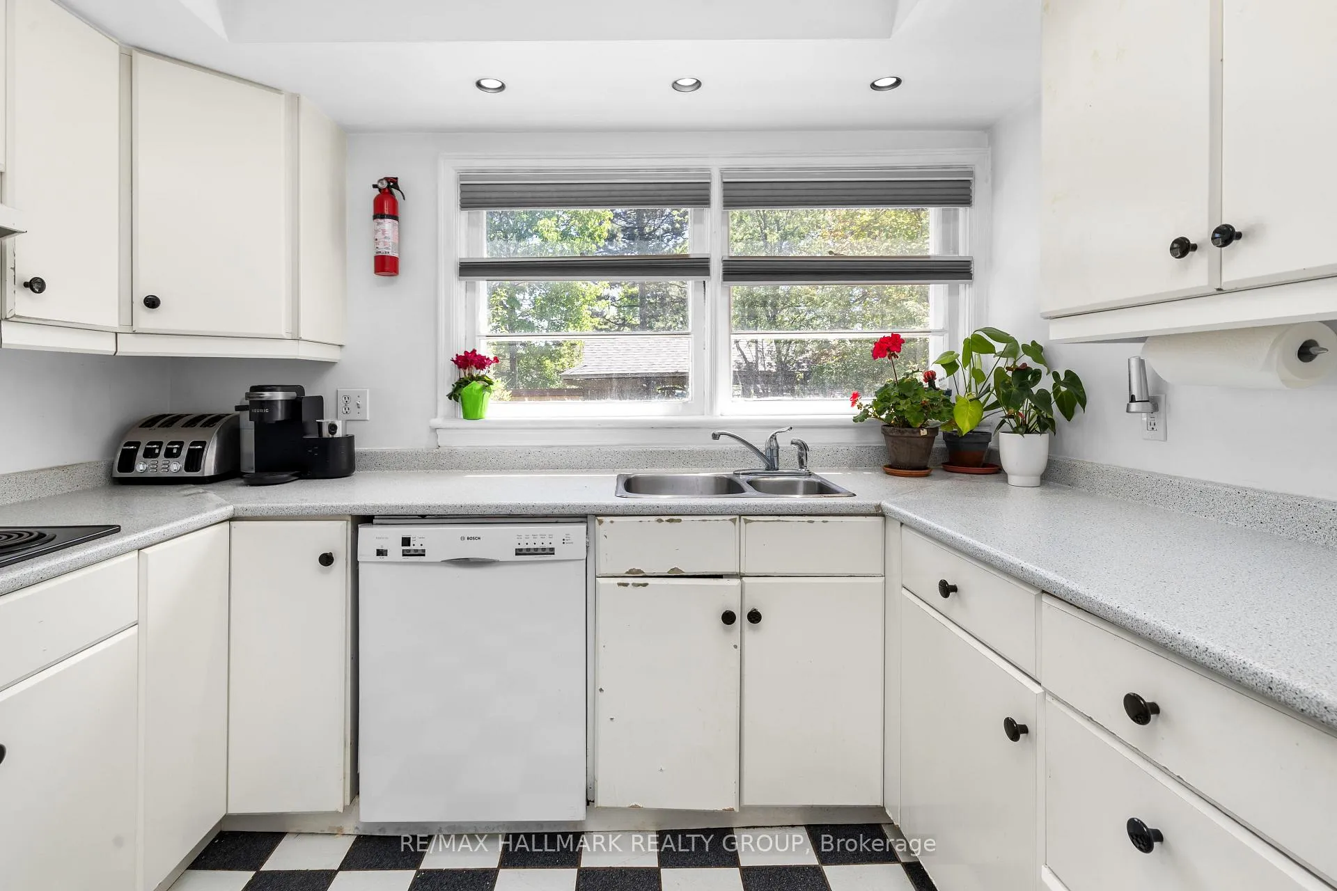 Photo 17 of 824 Byron Avenue, Ottawa, McKellar/Highland — HOMEH