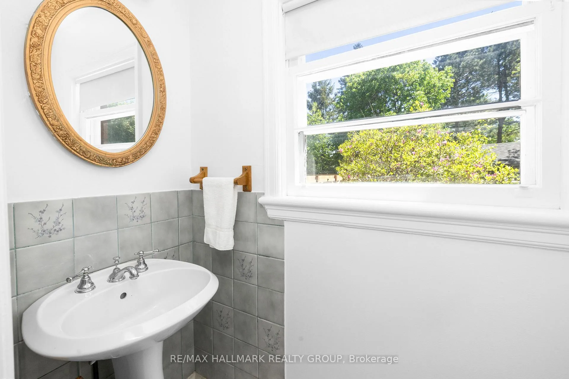 Photo 20 of 824 Byron Avenue, Ottawa, McKellar/Highland — HOMEH