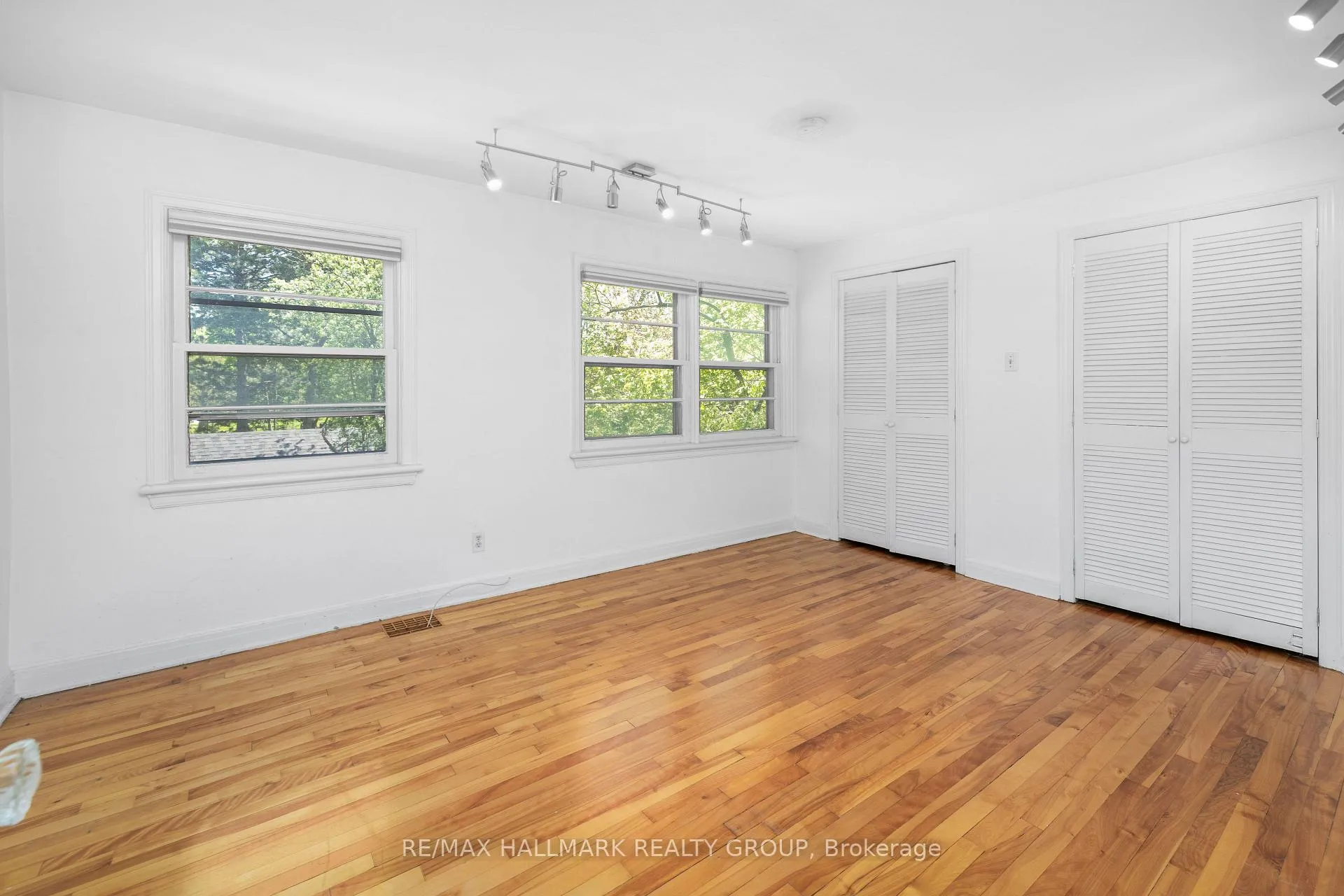 Photo 23 of 824 Byron Avenue, Ottawa, McKellar/Highland — HOMEH
