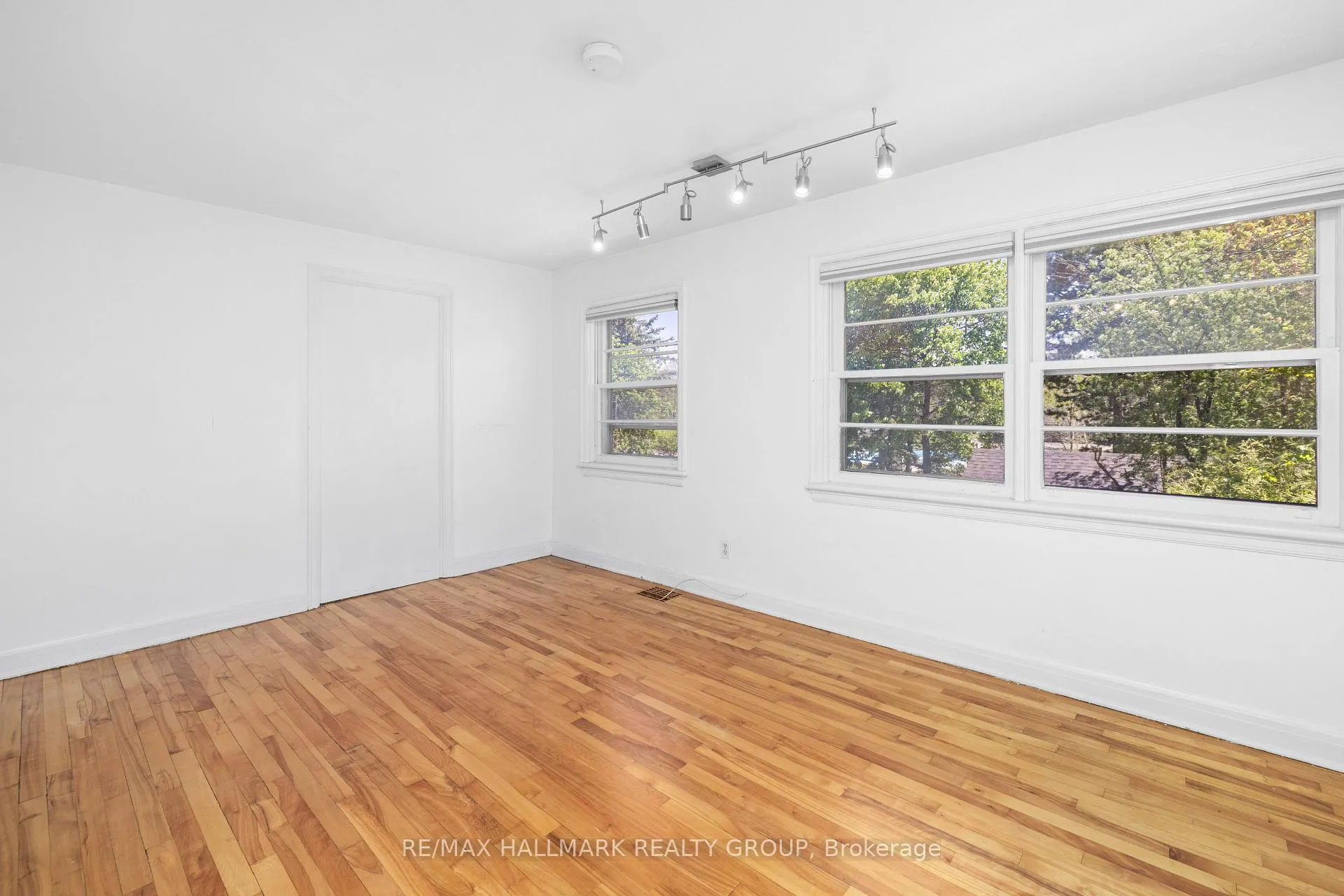 Photo 24 of 824 Byron Avenue, Ottawa, McKellar/Highland — HOMEH