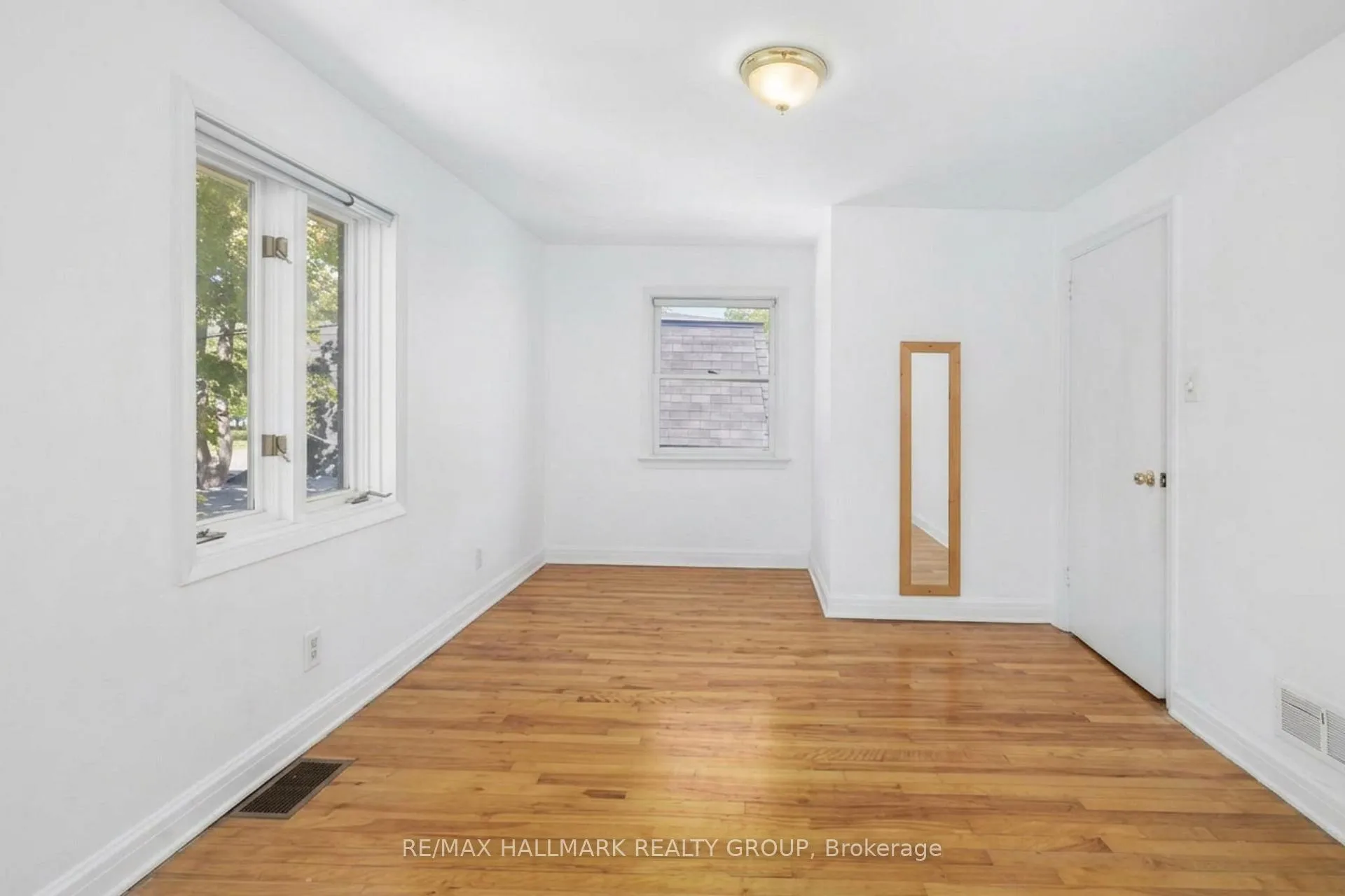 Photo 25 of 824 Byron Avenue, Ottawa, McKellar/Highland — HOMEH