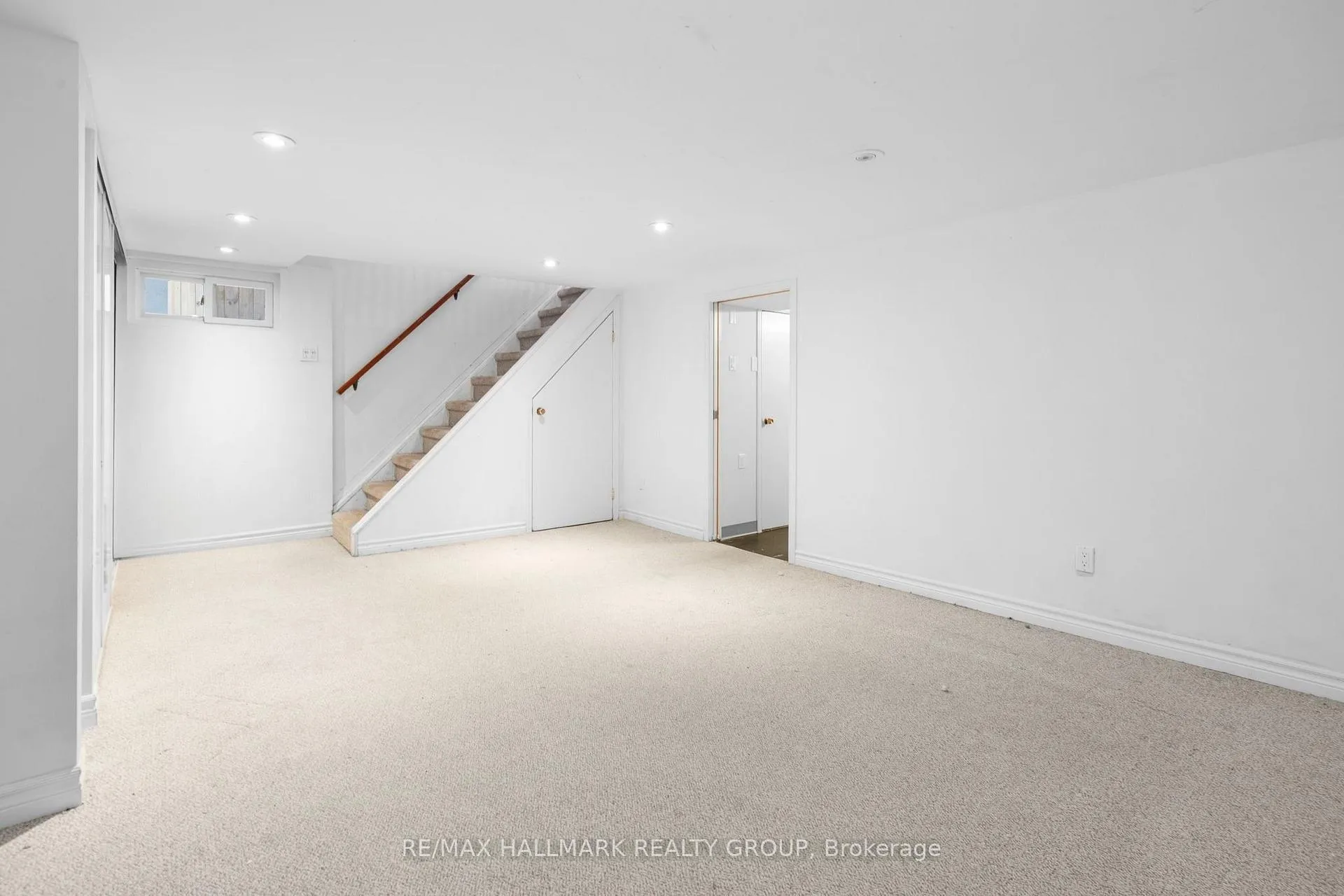 Photo 34 of 824 Byron Avenue, Ottawa, McKellar/Highland — HOMEH