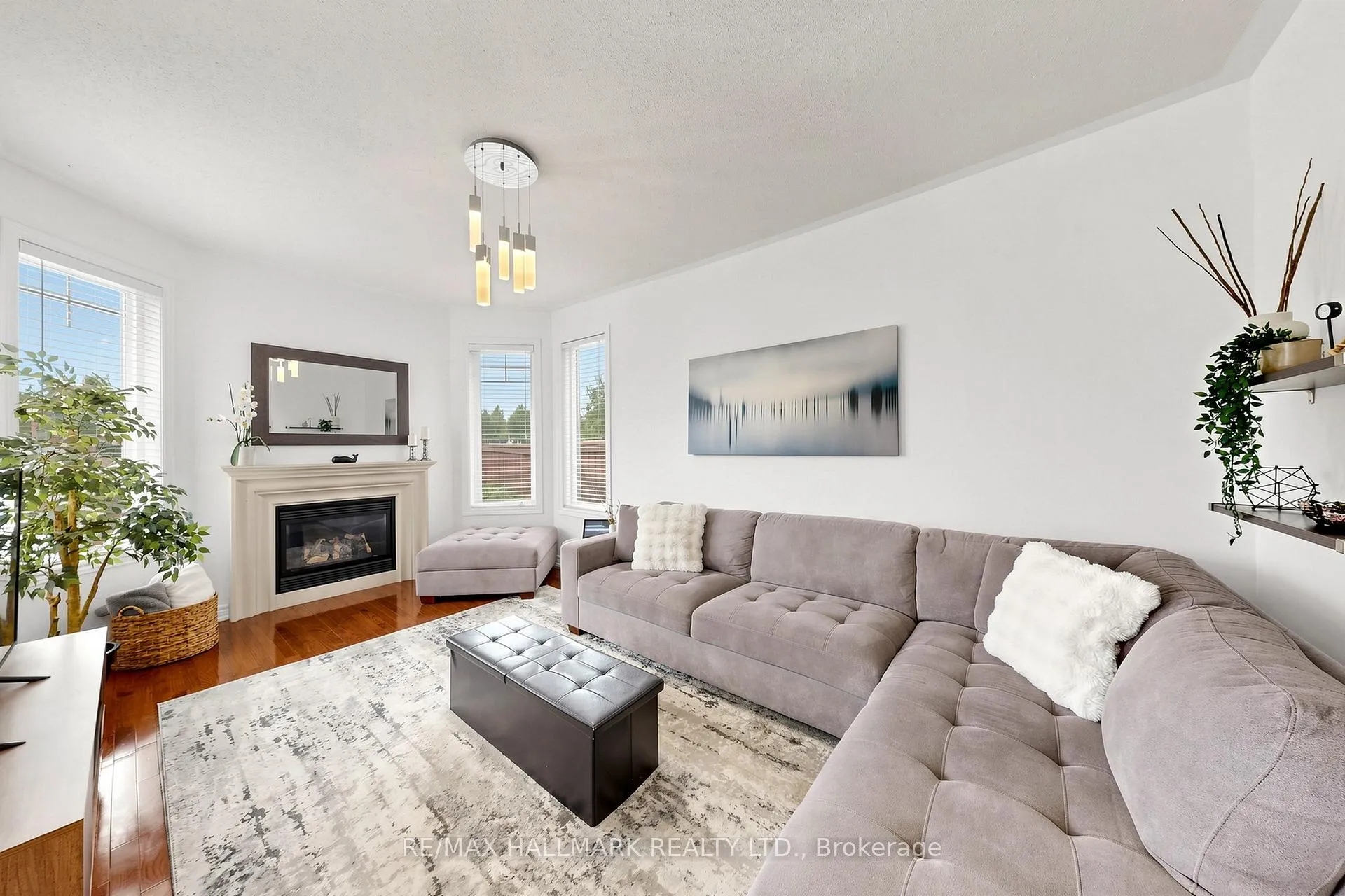 Photo 3 of 10 Windrow Street, Richmond Hill, Jefferson — HOMEH
