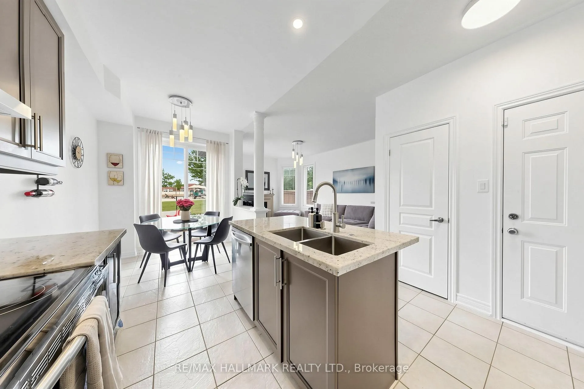 Photo 6 of 10 Windrow Street, Richmond Hill, Jefferson — HOMEH