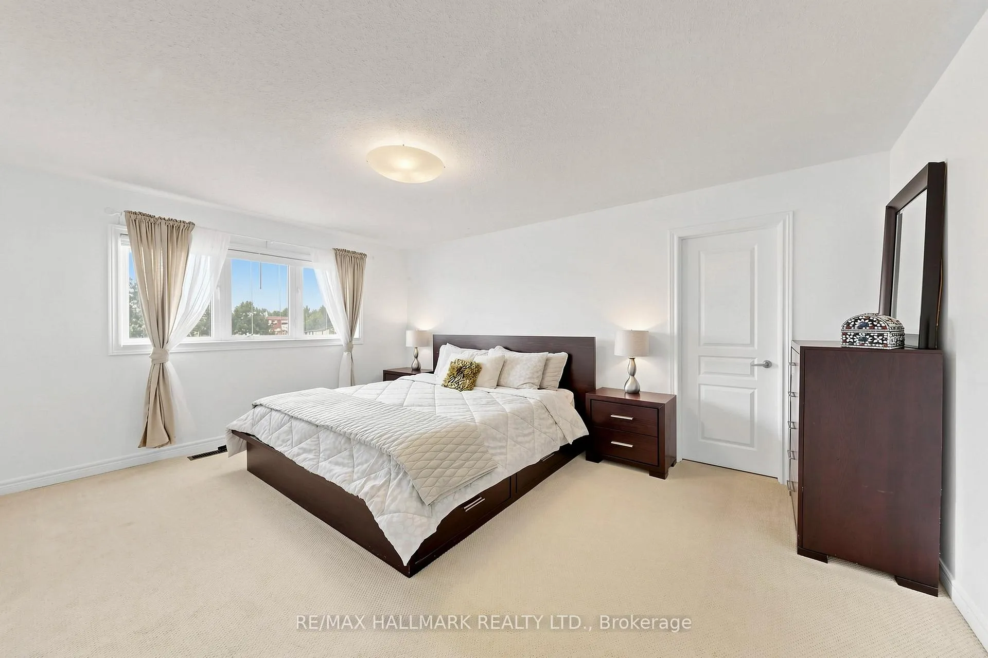 Photo 12 of 10 Windrow Street, Richmond Hill, Jefferson — HOMEH