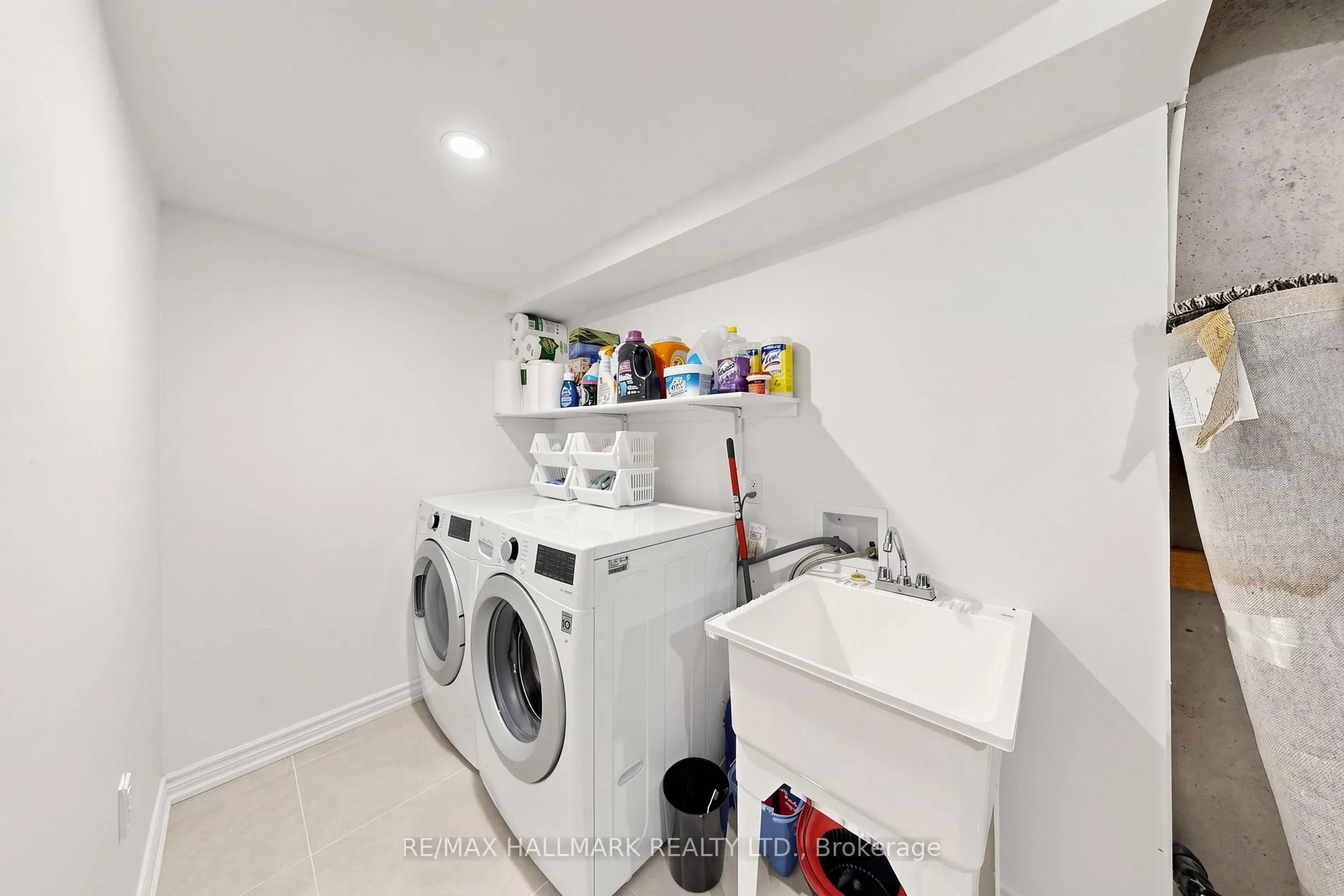 Photo 19 of 10 Windrow Street, Richmond Hill, Jefferson — HOMEH
