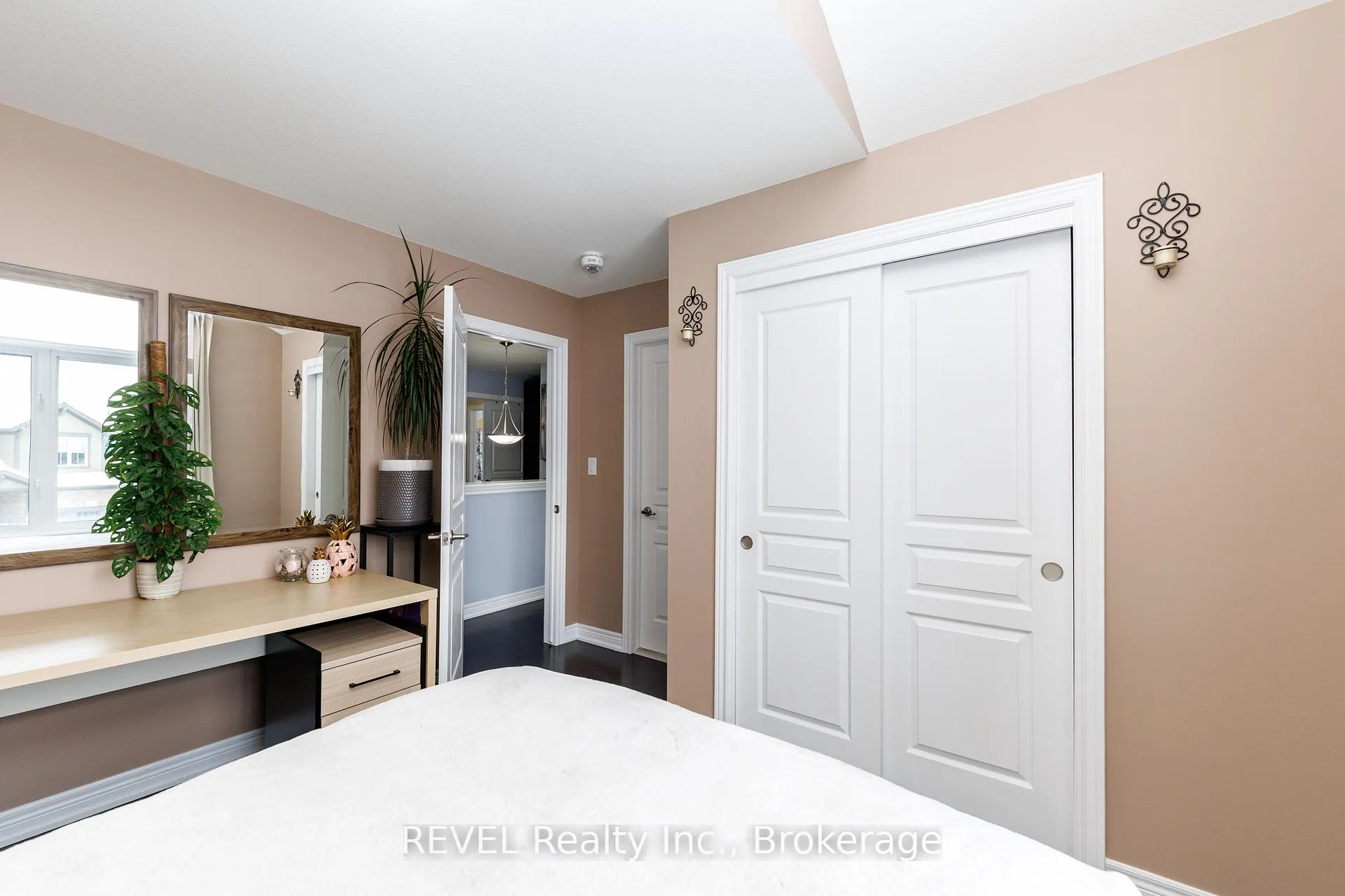 Photo 41 of 8 Elderberry Road, Thorold, Confederation Heights — HOMEH