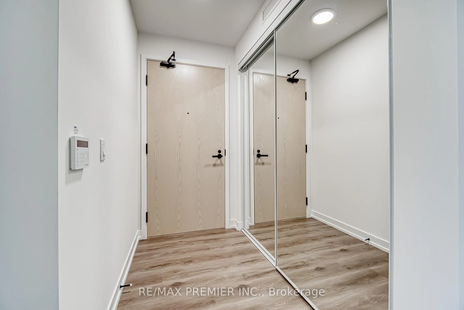 Photo 7 of Unit 5106, 225 Commerce Street, Vaughan, Vaughan Corporate Centre — HOMEH