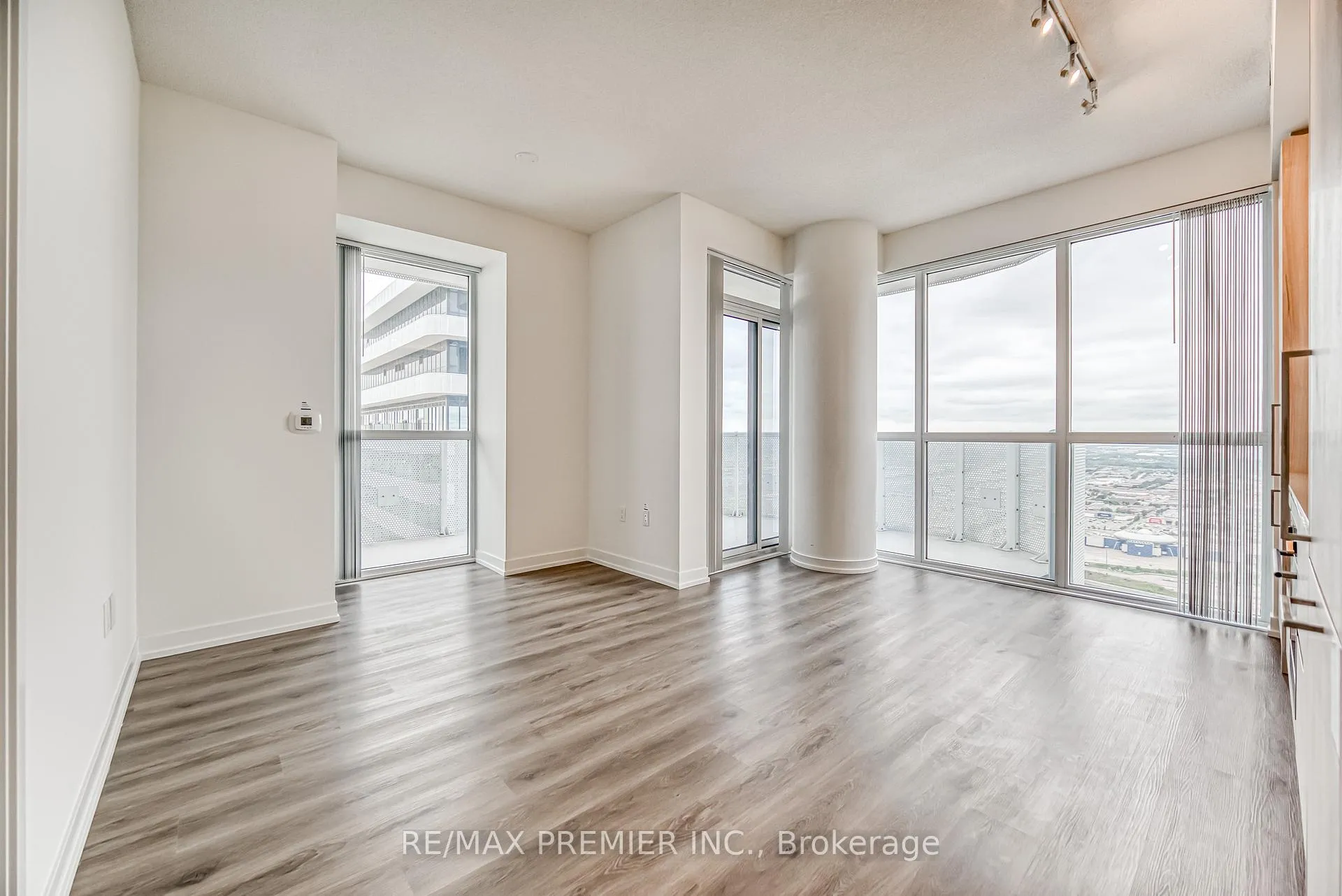 Photo 8 of Unit 5106, 225 Commerce Street, Vaughan, Vaughan Corporate Centre — HOMEH