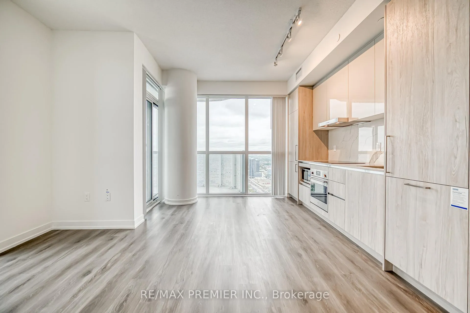 Photo 9 of Unit 5106, 225 Commerce Street, Vaughan, Vaughan Corporate Centre — HOMEH