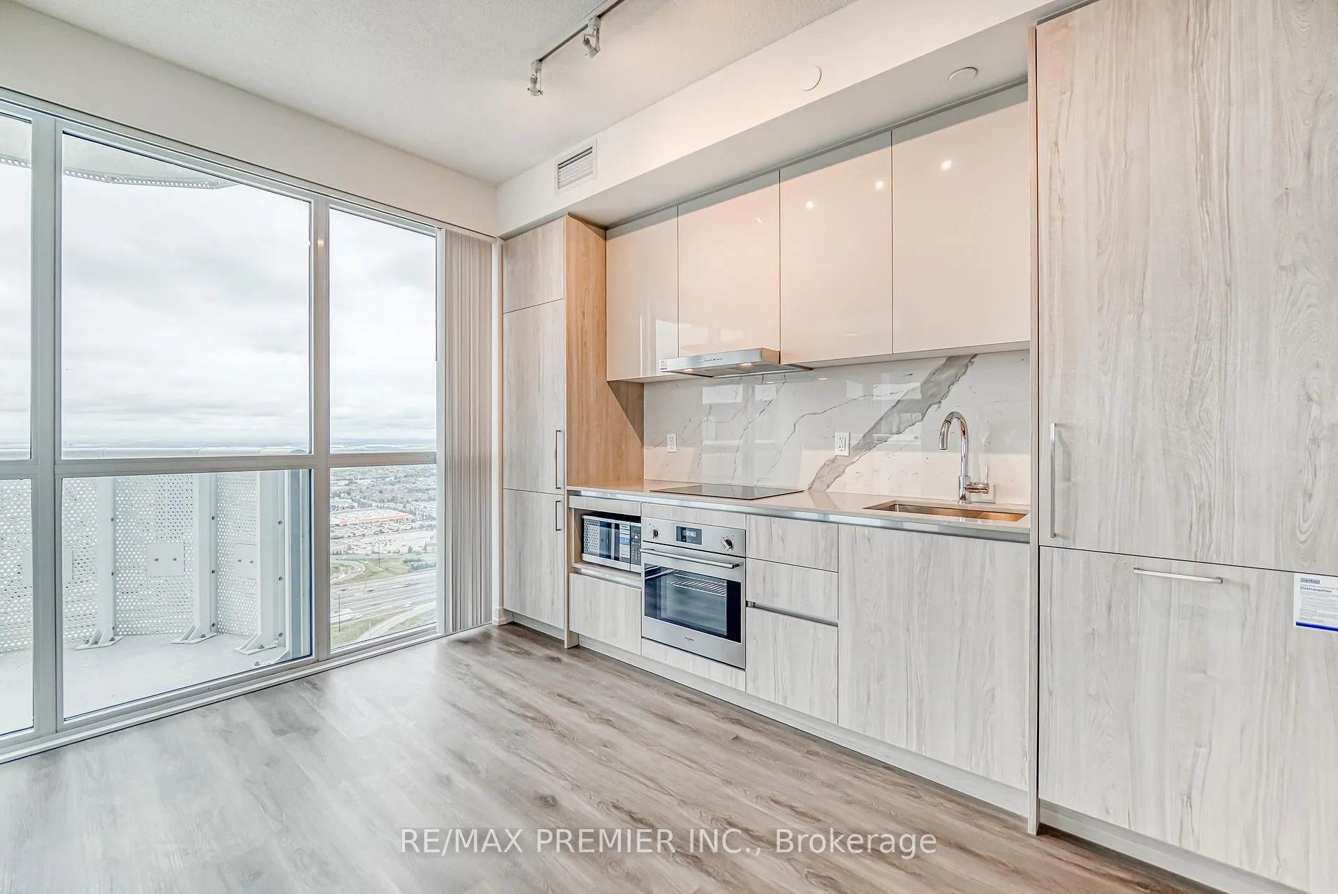 Photo 16 of Unit 5106, 225 Commerce Street, Vaughan, Vaughan Corporate Centre — HOMEH