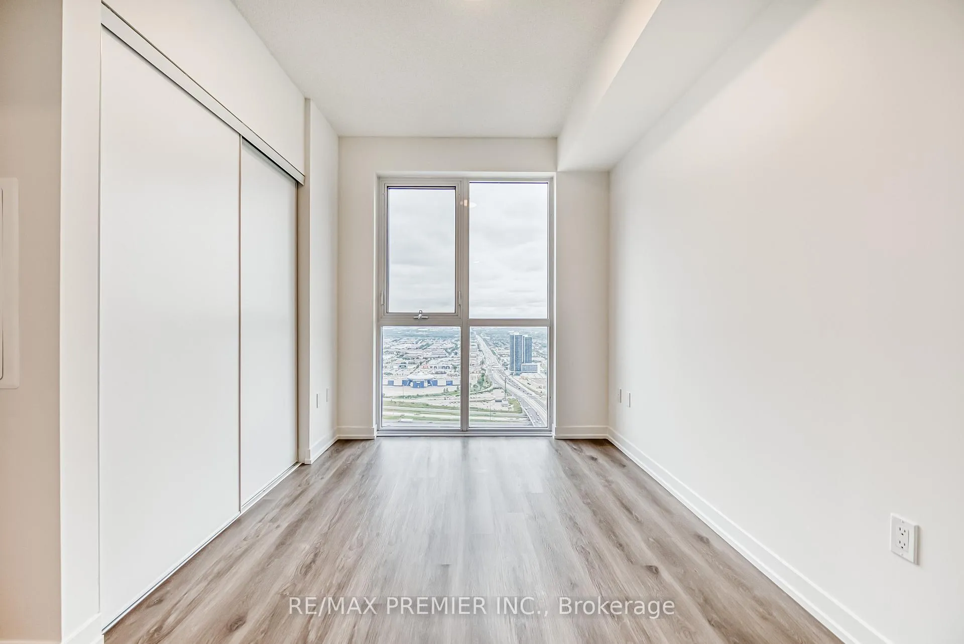 Photo 19 of Unit 5106, 225 Commerce Street, Vaughan, Vaughan Corporate Centre — HOMEH