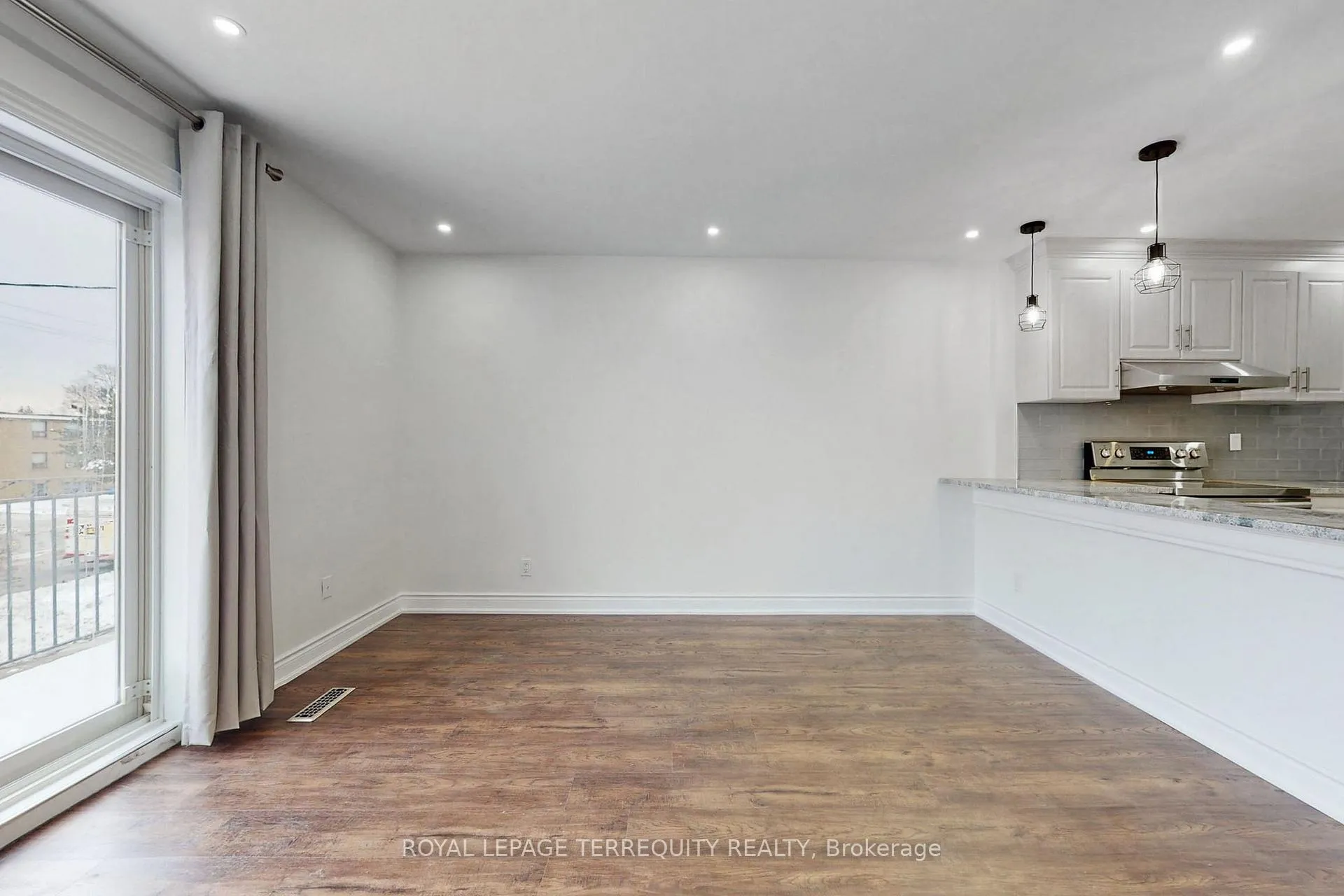 Photo 4 of Unit A, 690 Wilson Avenue, North York, Downsview-Roding-CFB — HOMEH