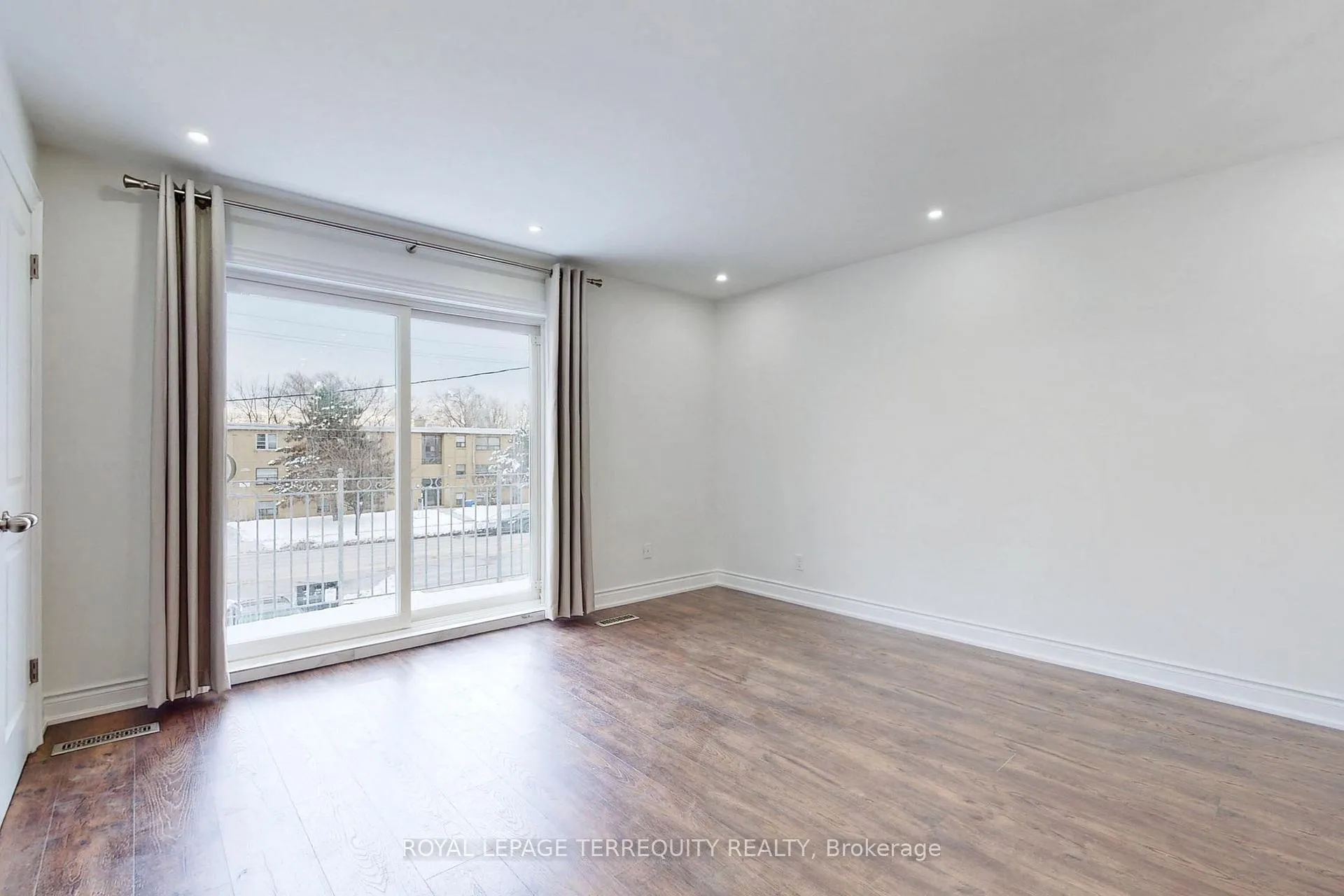 Photo 6 of Unit A, 690 Wilson Avenue, North York, Downsview-Roding-CFB — HOMEH