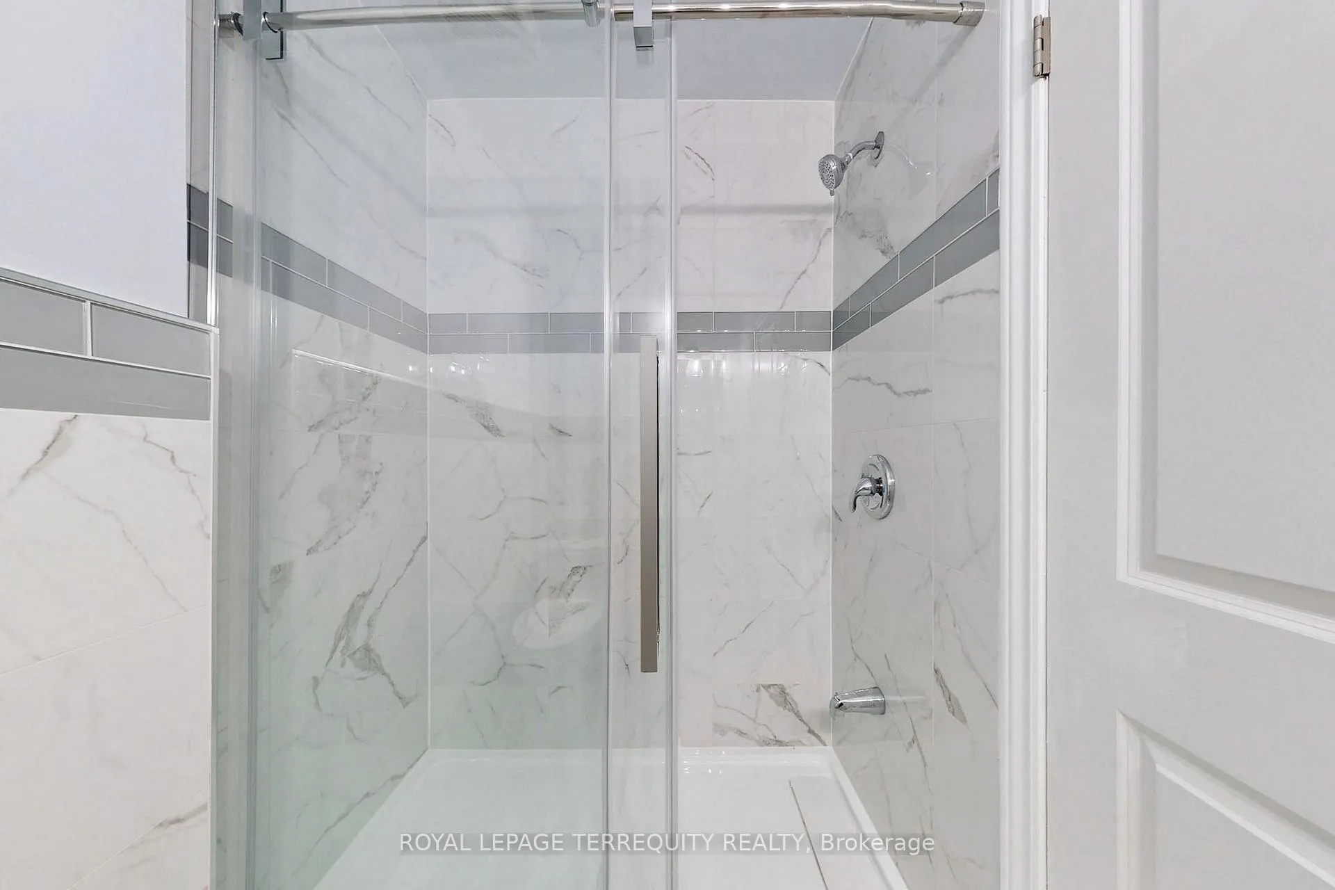 Photo 13 of Unit A, 690 Wilson Avenue, North York, Downsview-Roding-CFB — HOMEH