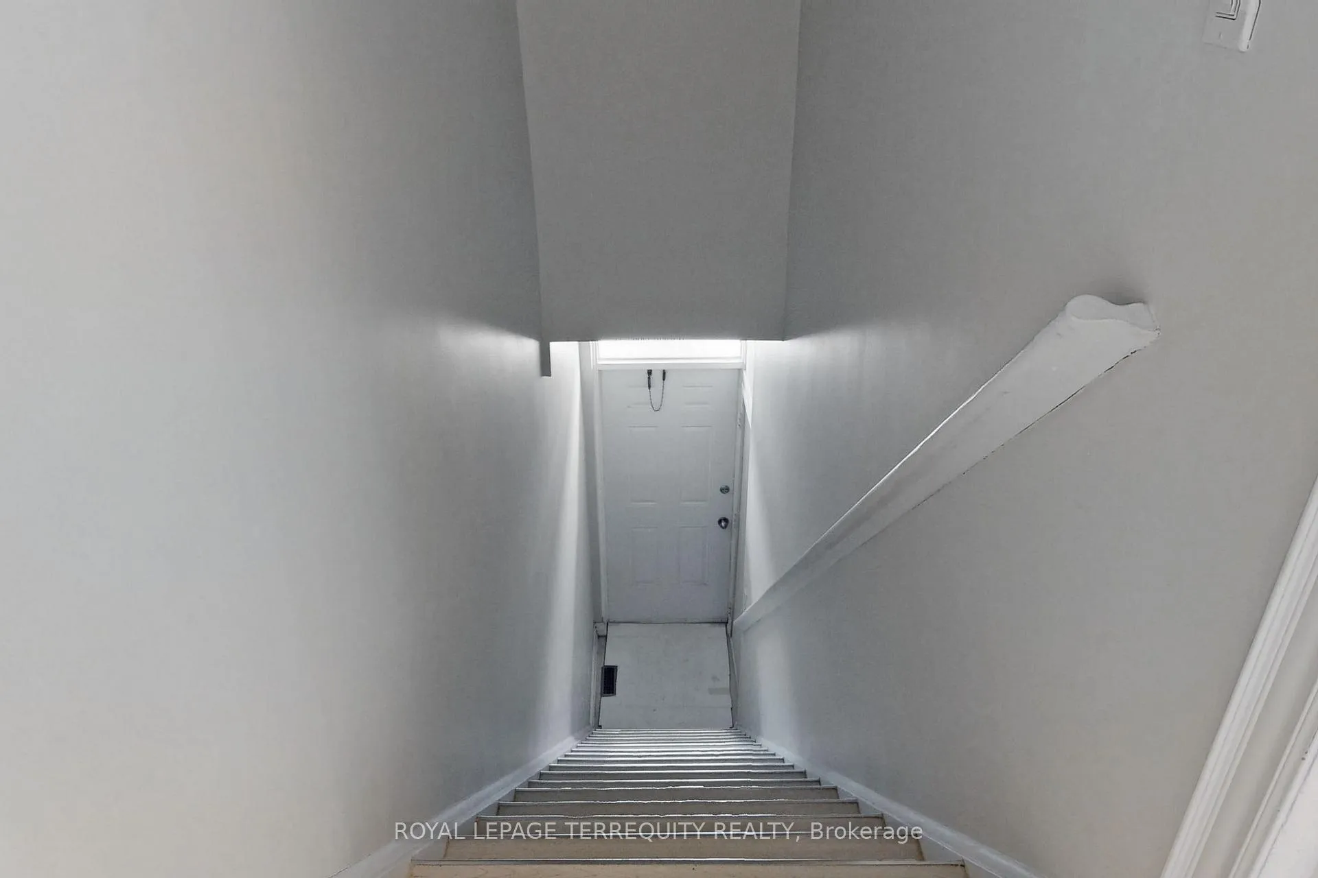 Photo 14 of Unit A, 690 Wilson Avenue, North York, Downsview-Roding-CFB — HOMEH