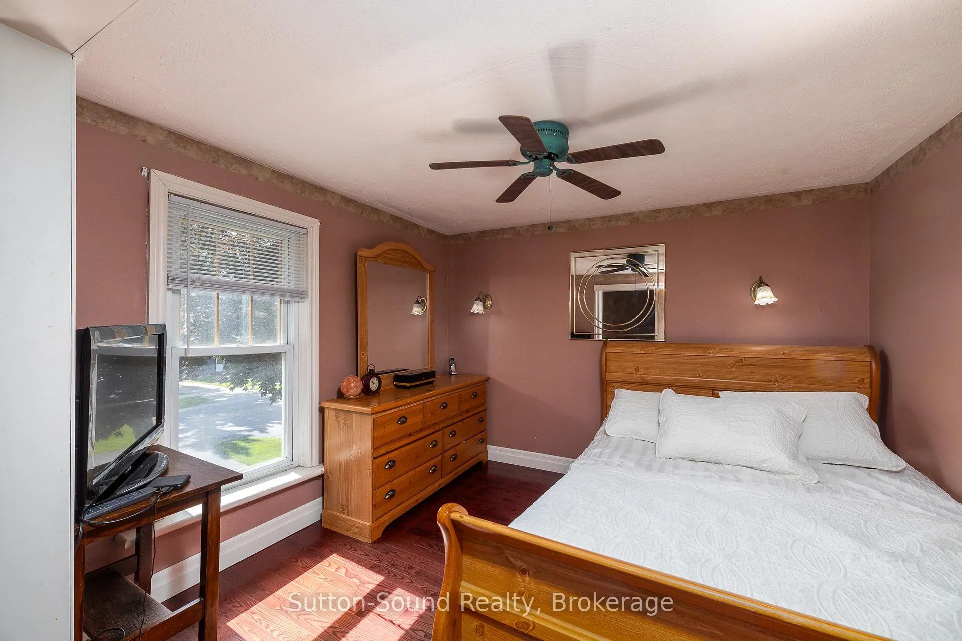 Photo 31 of 1762 6th Avenue E, Owen Sound — HOMEH