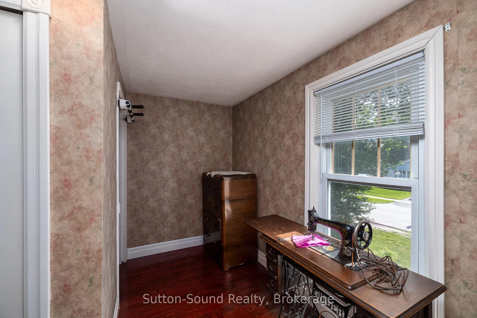 Photo 32 of 1762 6th Avenue E, Owen Sound — HOMEH