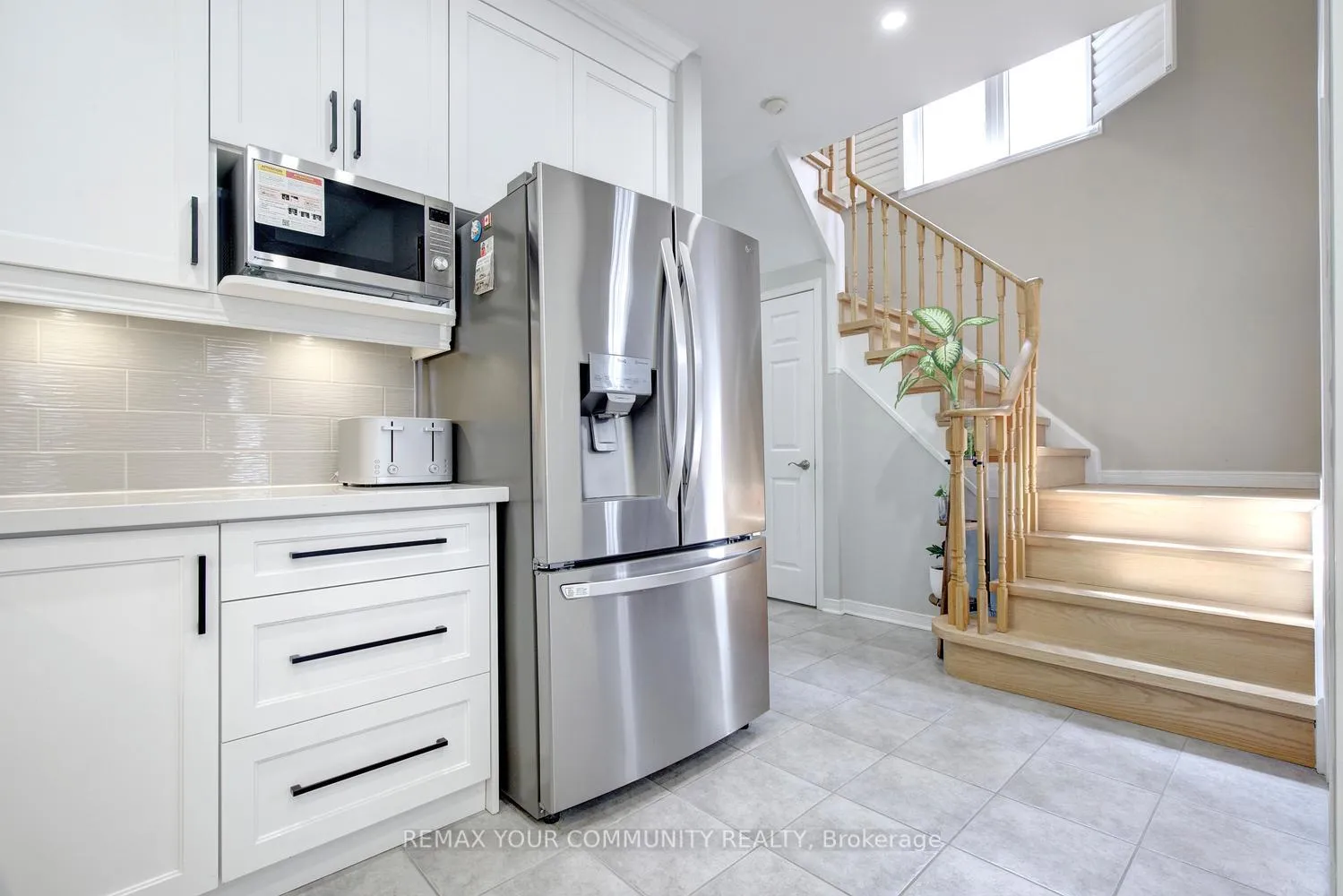 Photo 10 of 42 Laramie Crescent, Vaughan, Patterson — HOMEH