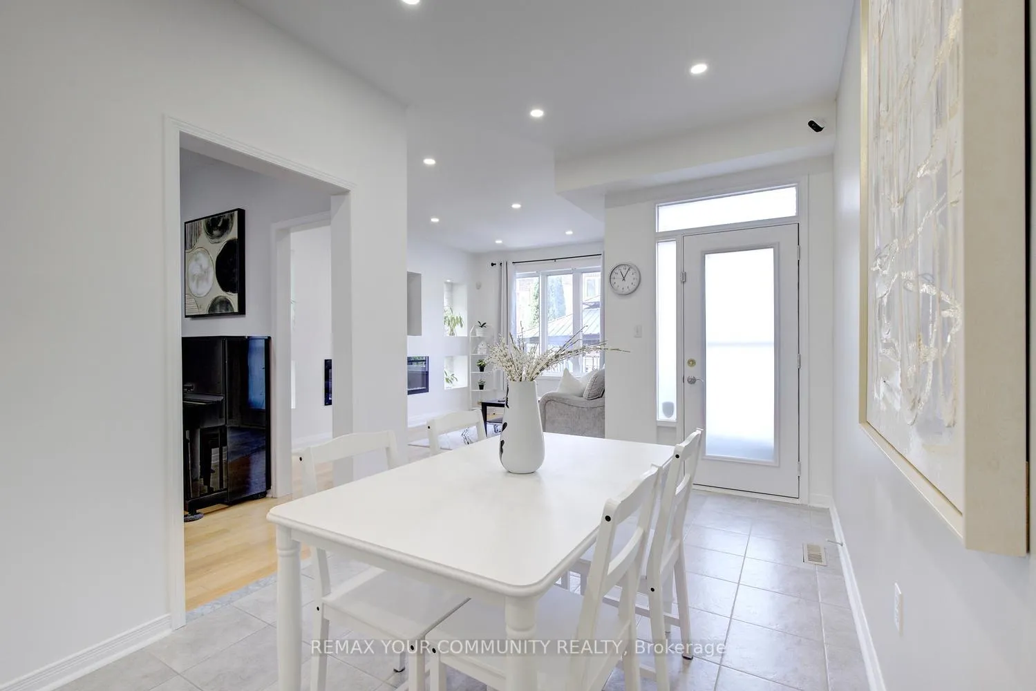 Photo 12 of 42 Laramie Crescent, Vaughan, Patterson — HOMEH