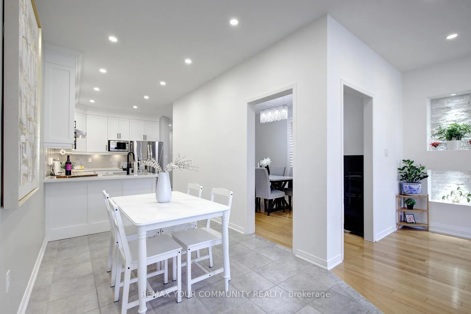Photo 13 of 42 Laramie Crescent, Vaughan, Patterson — HOMEH