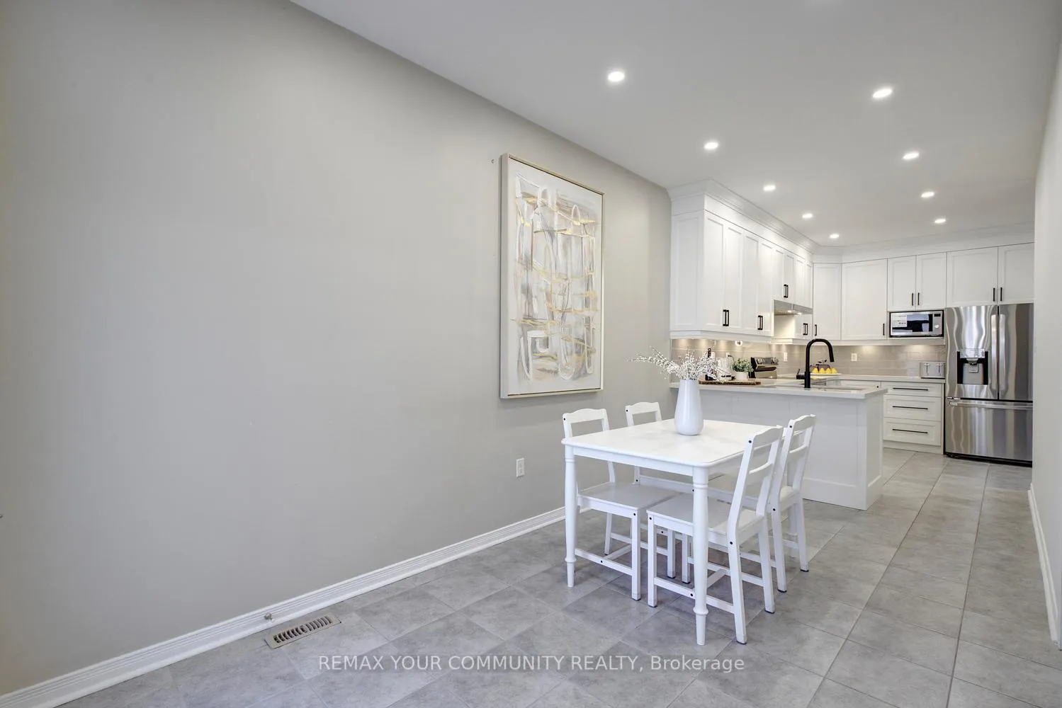 Photo 14 of 42 Laramie Crescent, Vaughan, Patterson — HOMEH
