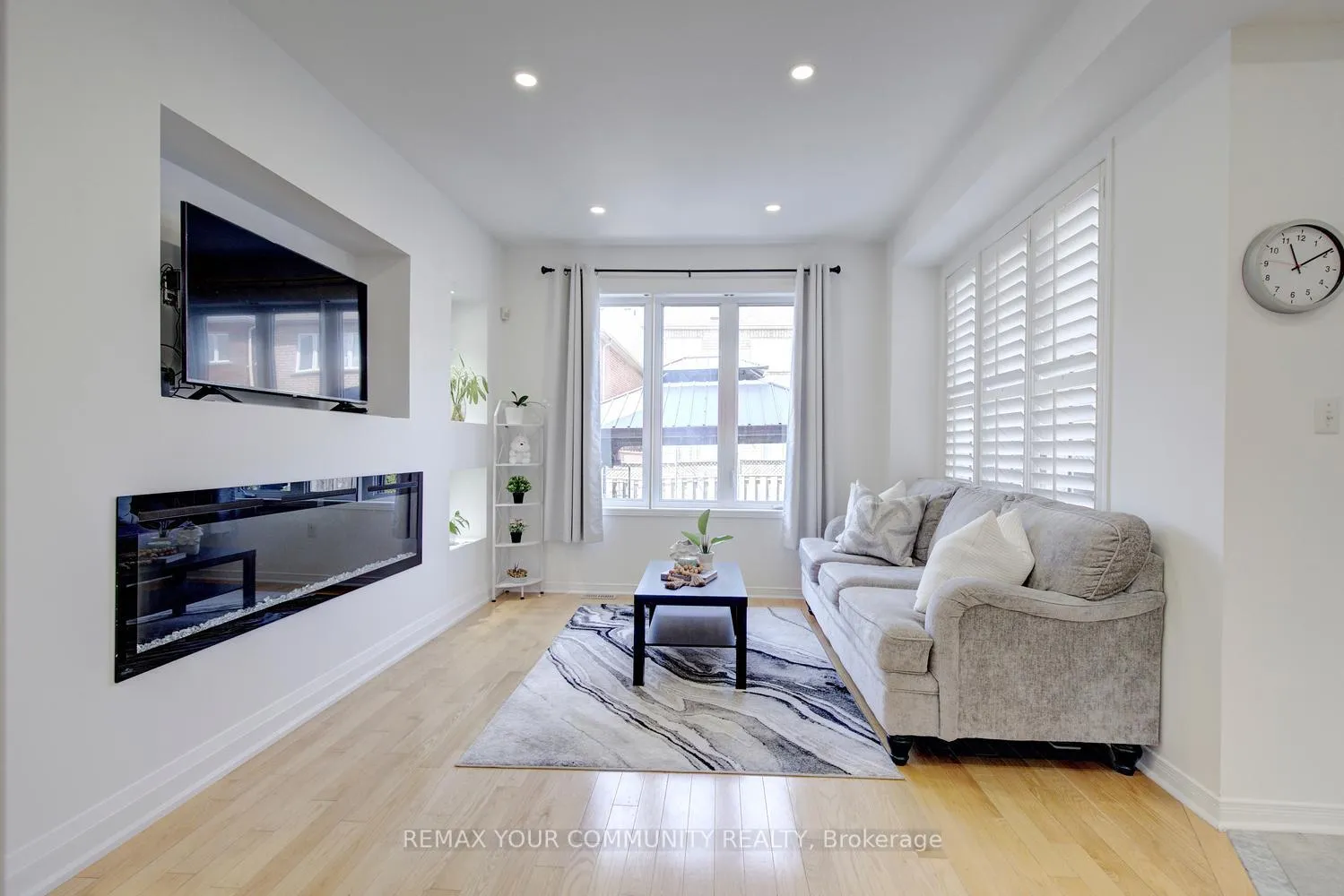 Photo 19 of 42 Laramie Crescent, Vaughan, Patterson — HOMEH