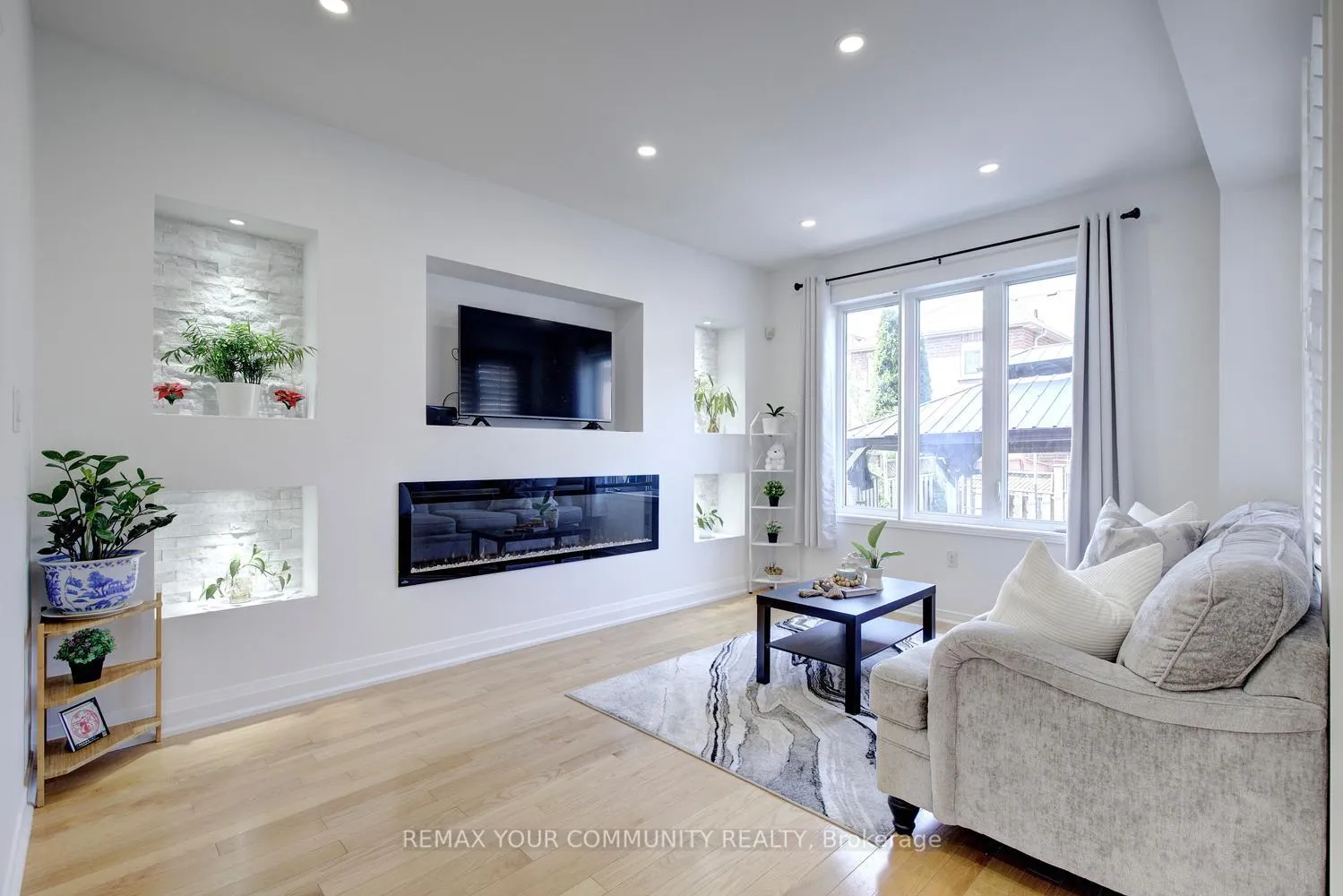 Photo 20 of 42 Laramie Crescent, Vaughan, Patterson — HOMEH