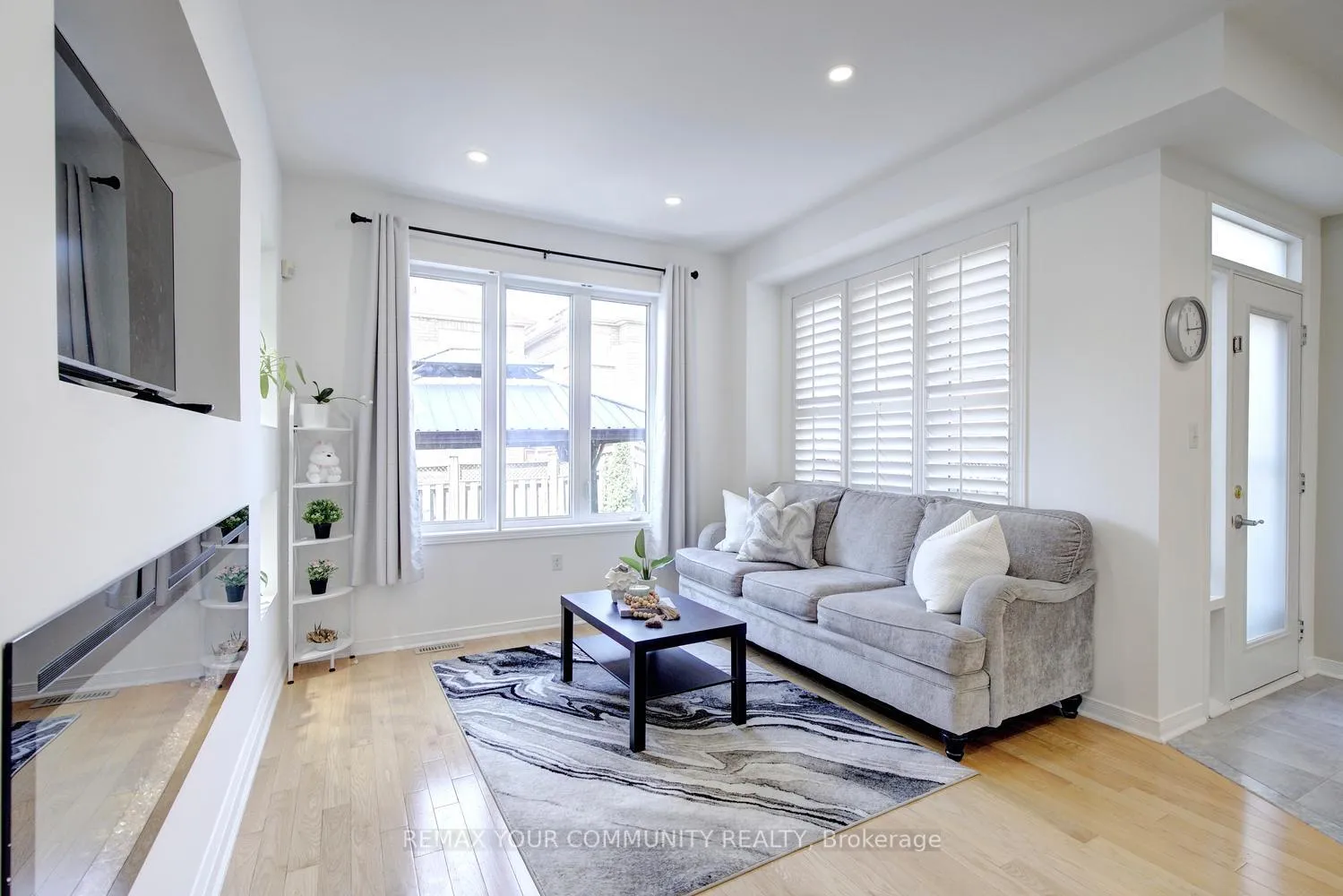 Photo 22 of 42 Laramie Crescent, Vaughan, Patterson — HOMEH