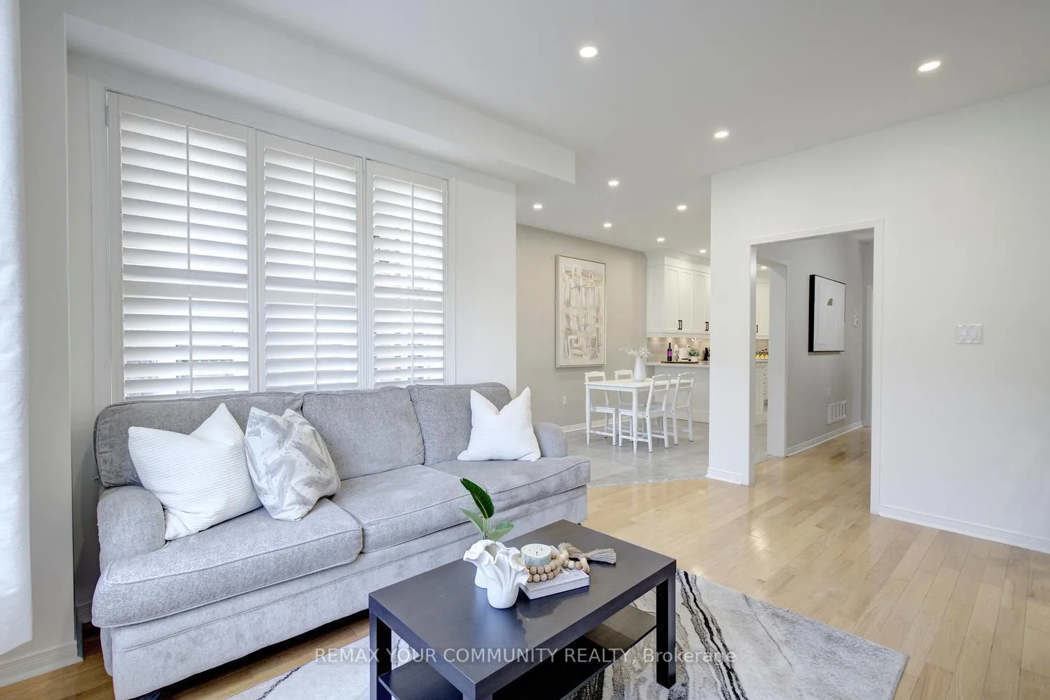 Photo 23 of 42 Laramie Crescent, Vaughan, Patterson — HOMEH