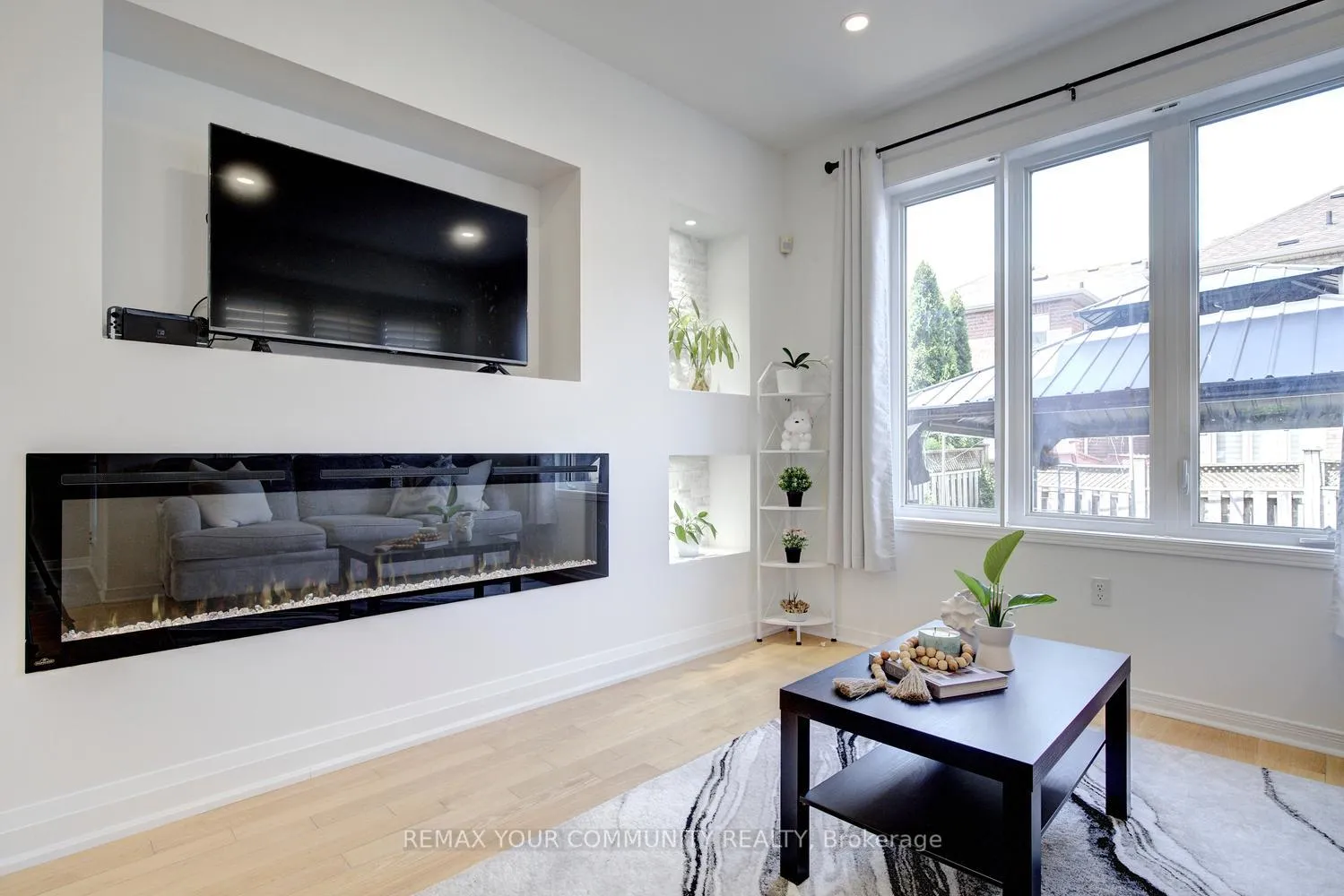 Photo 26 of 42 Laramie Crescent, Vaughan, Patterson — HOMEH