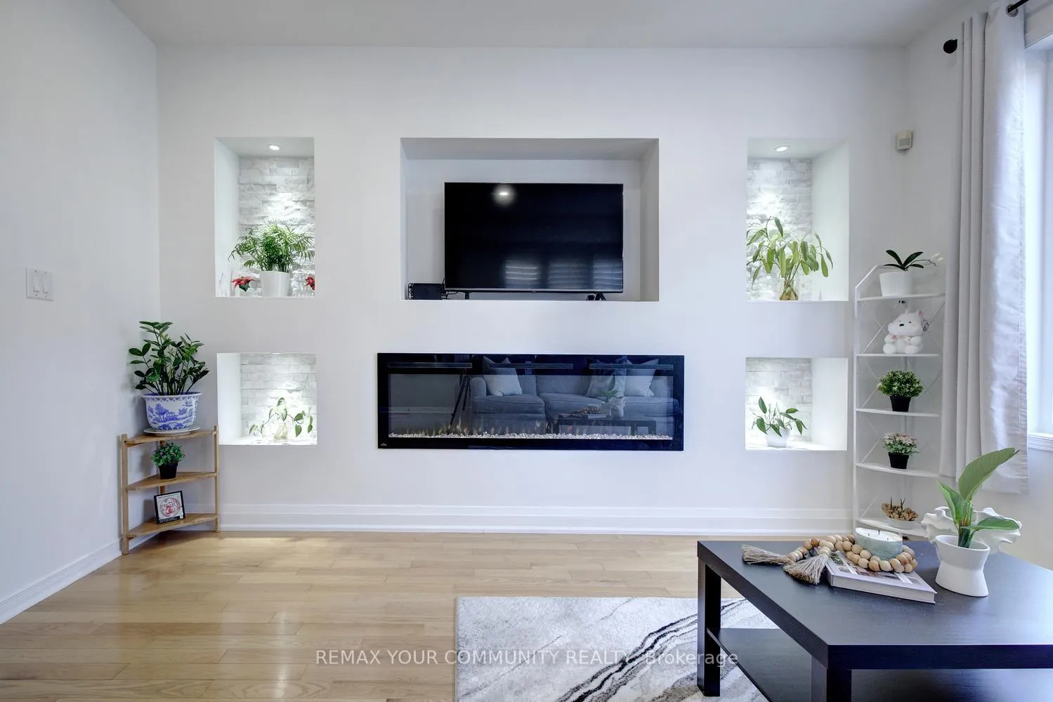 Photo 27 of 42 Laramie Crescent, Vaughan, Patterson — HOMEH
