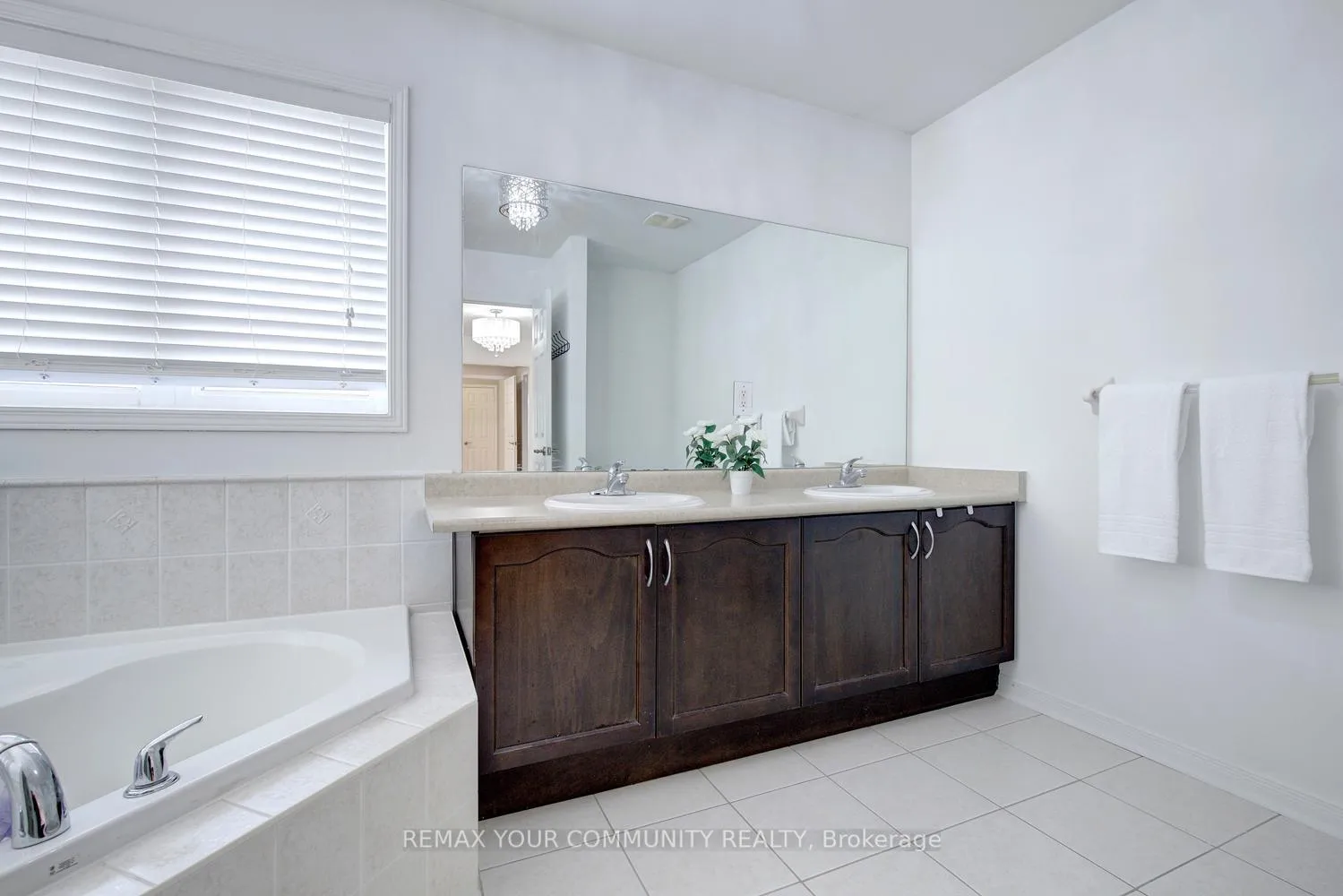 Photo 30 of 42 Laramie Crescent, Vaughan, Patterson — HOMEH