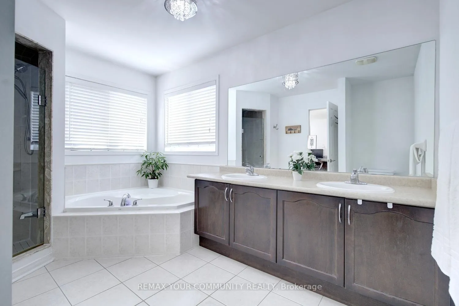 Photo 31 of 42 Laramie Crescent, Vaughan, Patterson — HOMEH