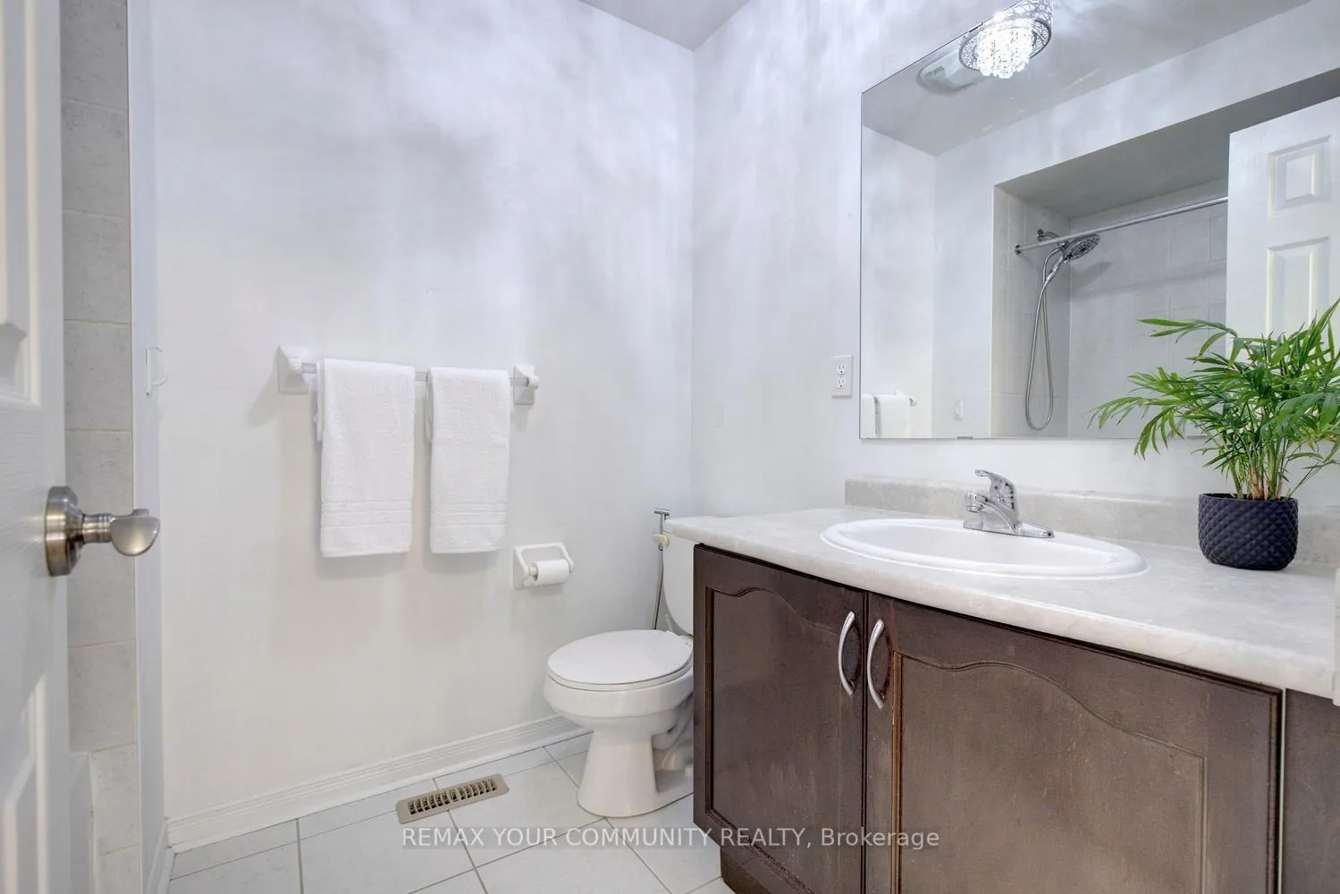 Photo 32 of 42 Laramie Crescent, Vaughan, Patterson — HOMEH