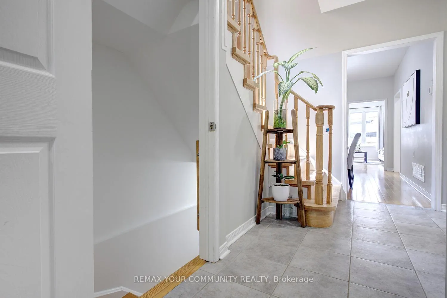 Photo 36 of 42 Laramie Crescent, Vaughan, Patterson — HOMEH