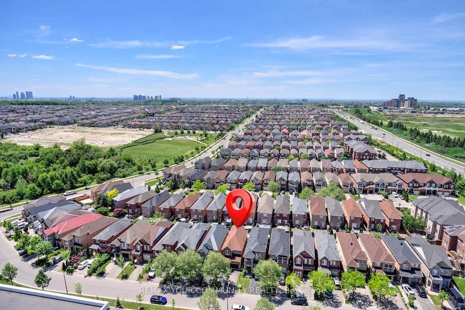 Photo 49 of 42 Laramie Crescent, Vaughan, Patterson — HOMEH