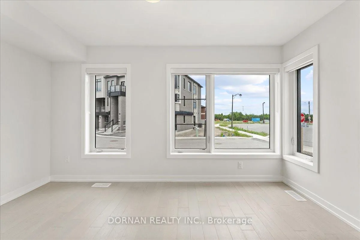 Photo 10 of 33 Pluto Way, Whitby, Brooklin — HOMEH