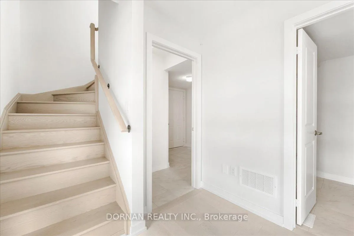 Photo 15 of 33 Pluto Way, Whitby, Brooklin — HOMEH