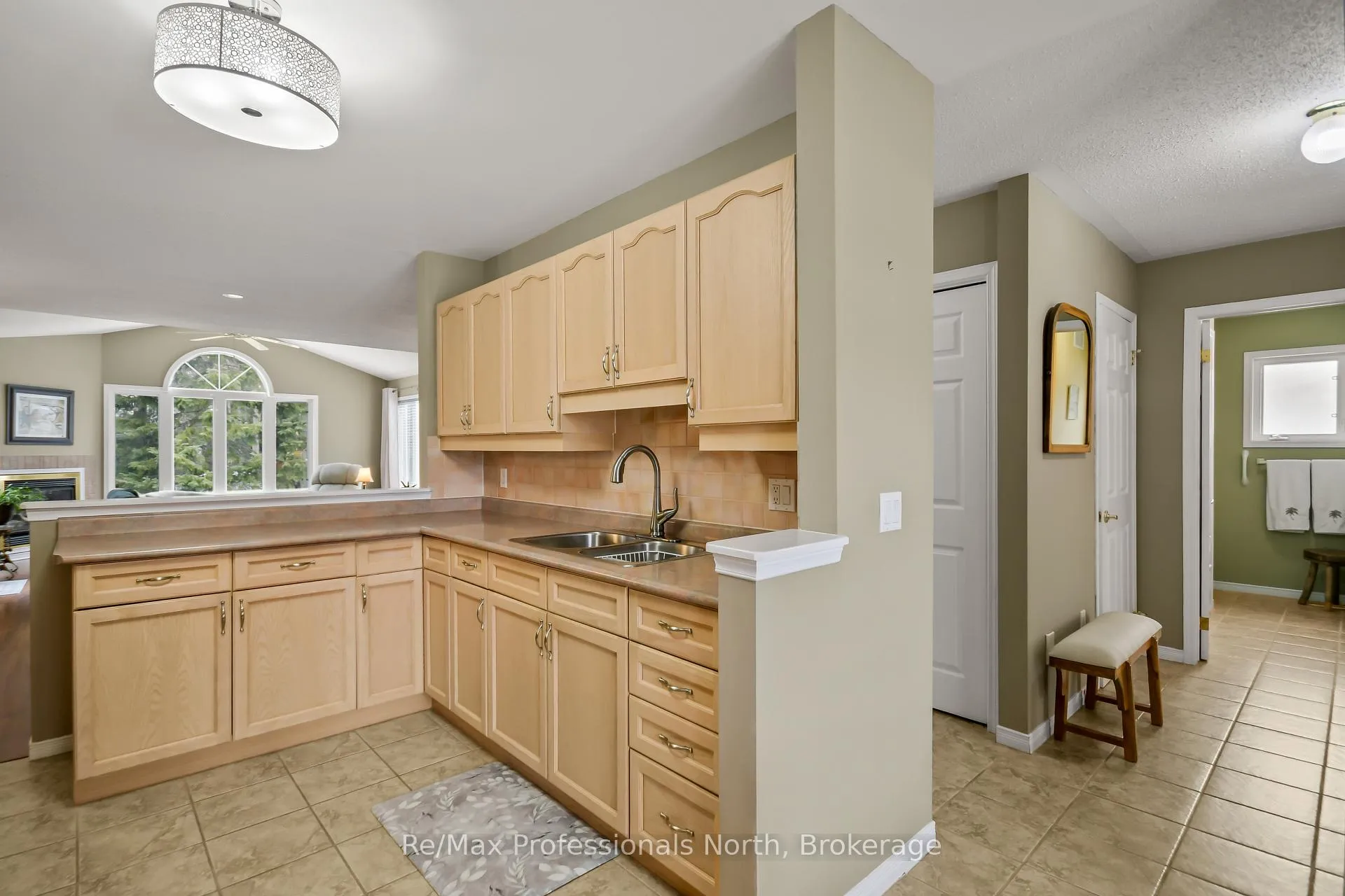 Photo 7 of 102 Pineridge Gate, Gravenhurst, Muskoka (S) — HOMEH